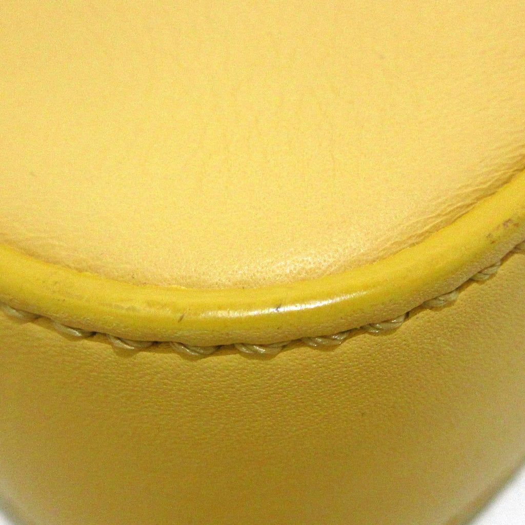 Fendi Leather Baguette with Interchangeable Strap (SHG-ewzoUI)