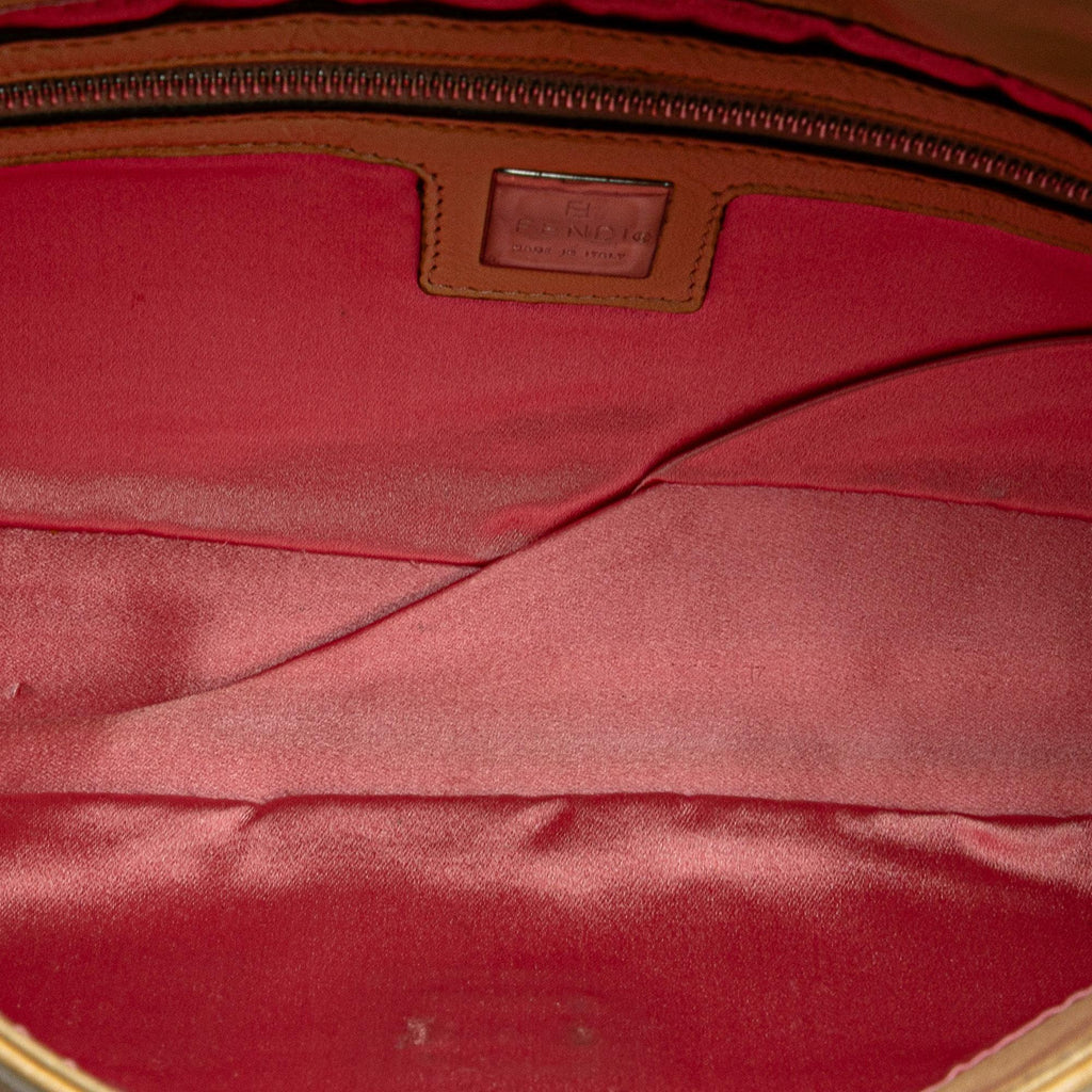 Fendi Leather Baguette (SHG-EDgVHa)