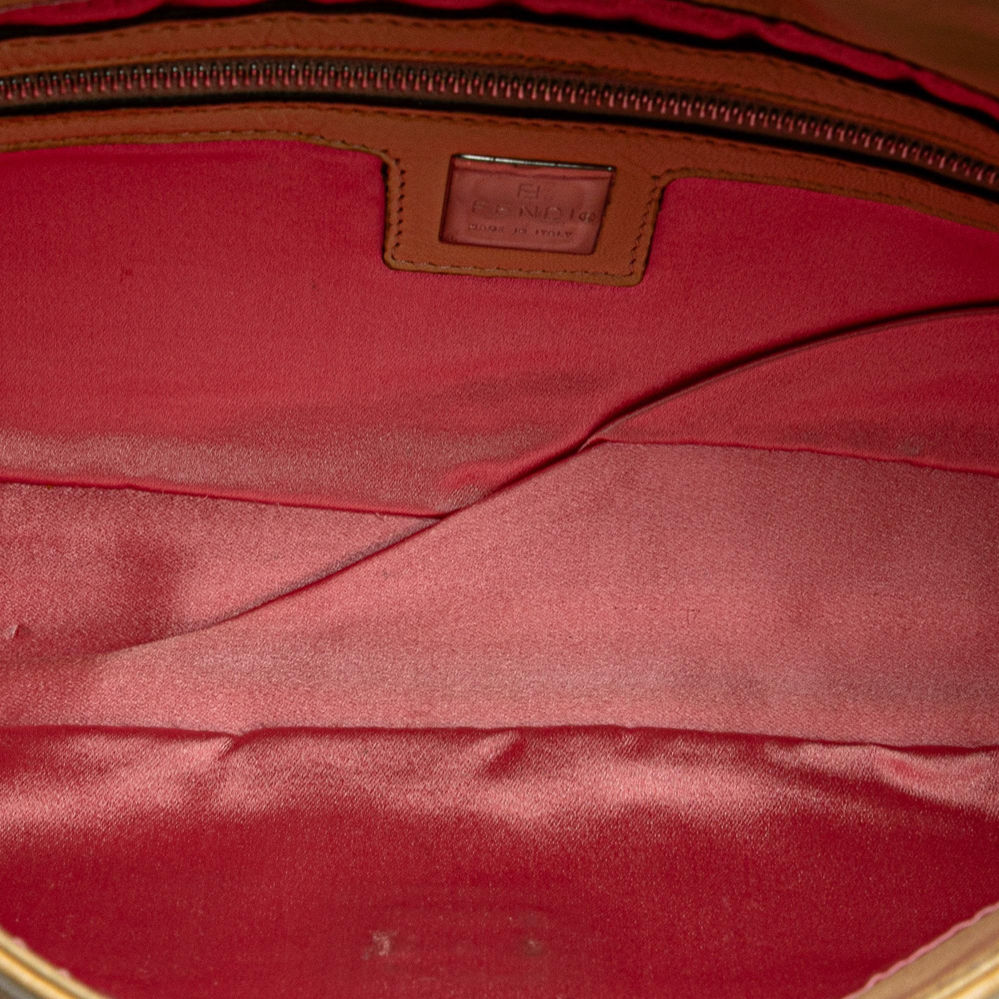 Fendi Leather Baguette (SHG-EDgVHa)