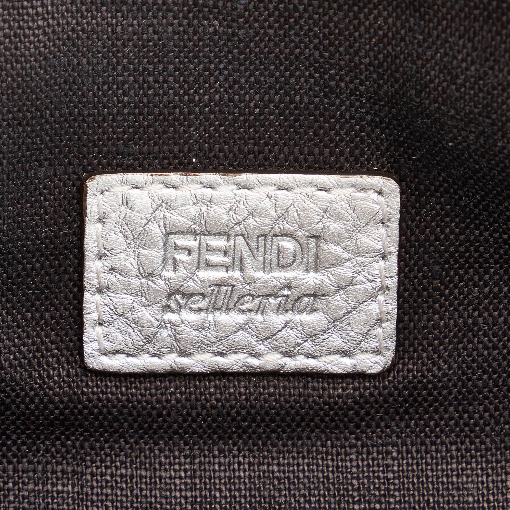 Fendi Leather Clutch Bag (SHG-30919)
