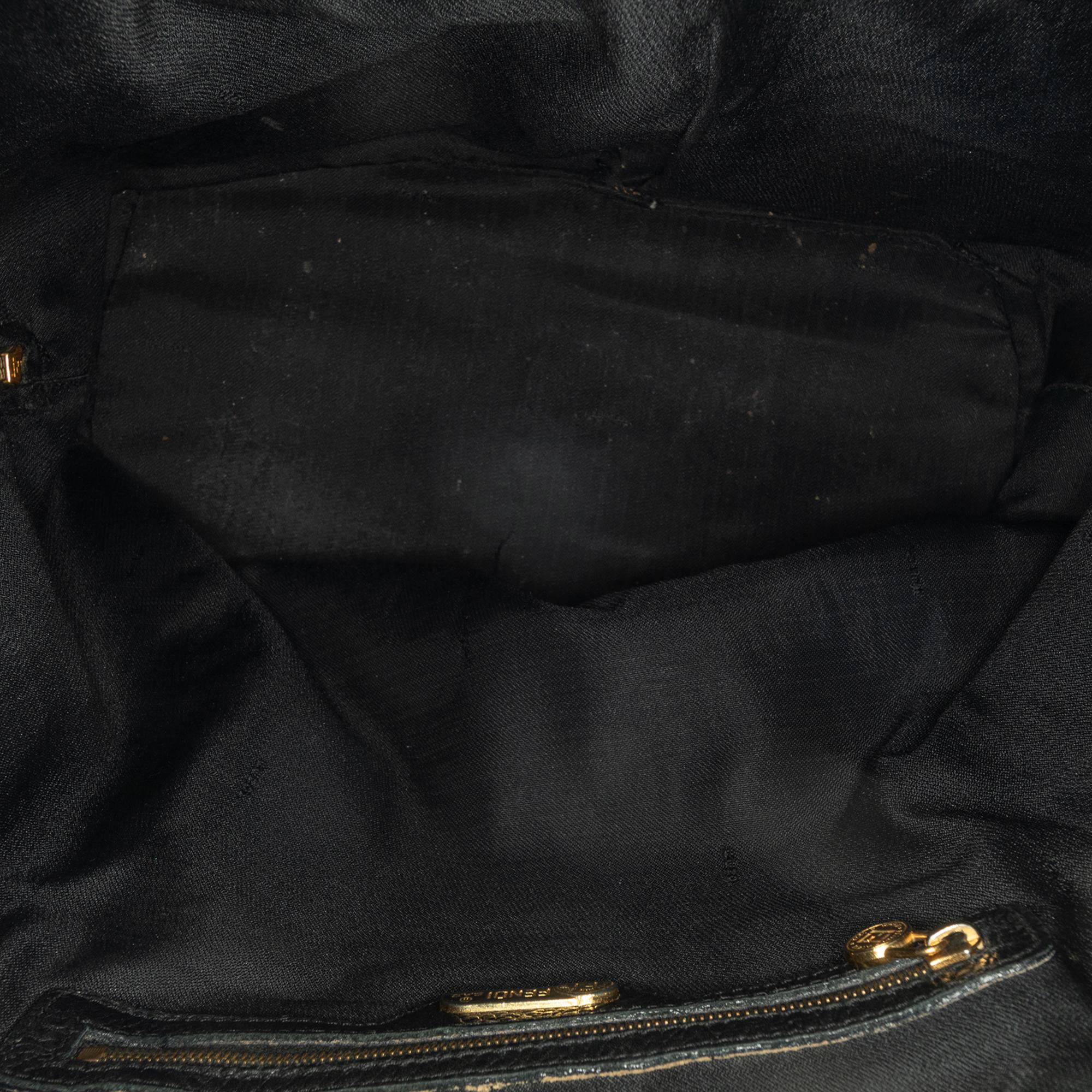 Fendi Leather Drawstring Backpack (SHG-hBWU1r)