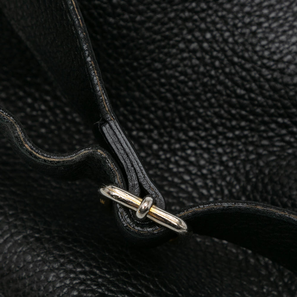 Fendi Leather Drawstring Backpack (SHG-hBWU1r)