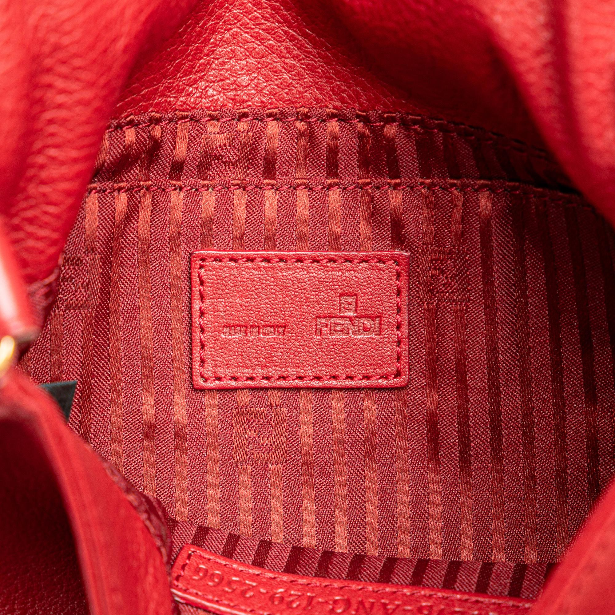 Fendi Leather Fendista Pochette Crossbody (SHG-UEo4ph)