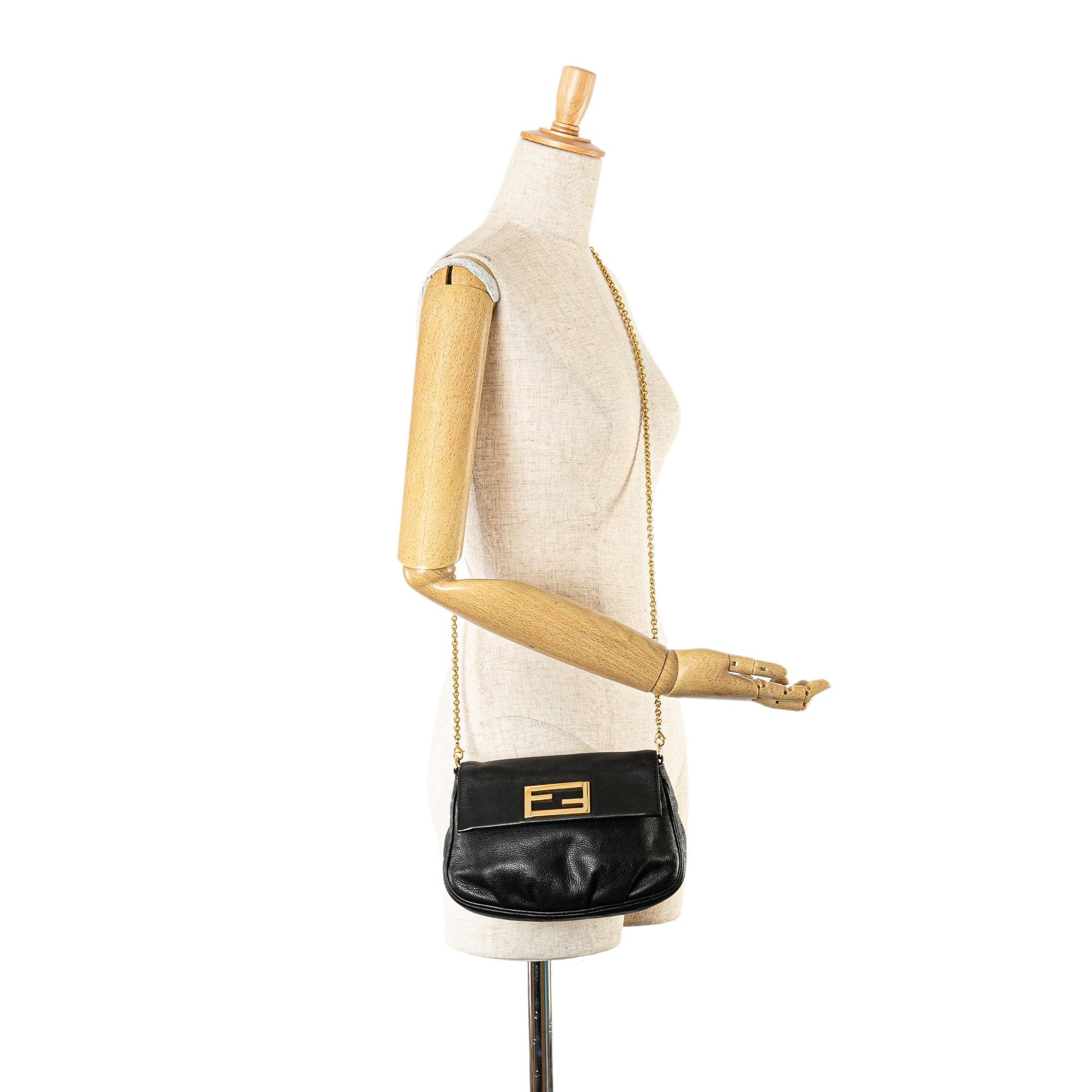 Fendi Leather Fendista Pochette Crossbody (SHG-k6jZOY)