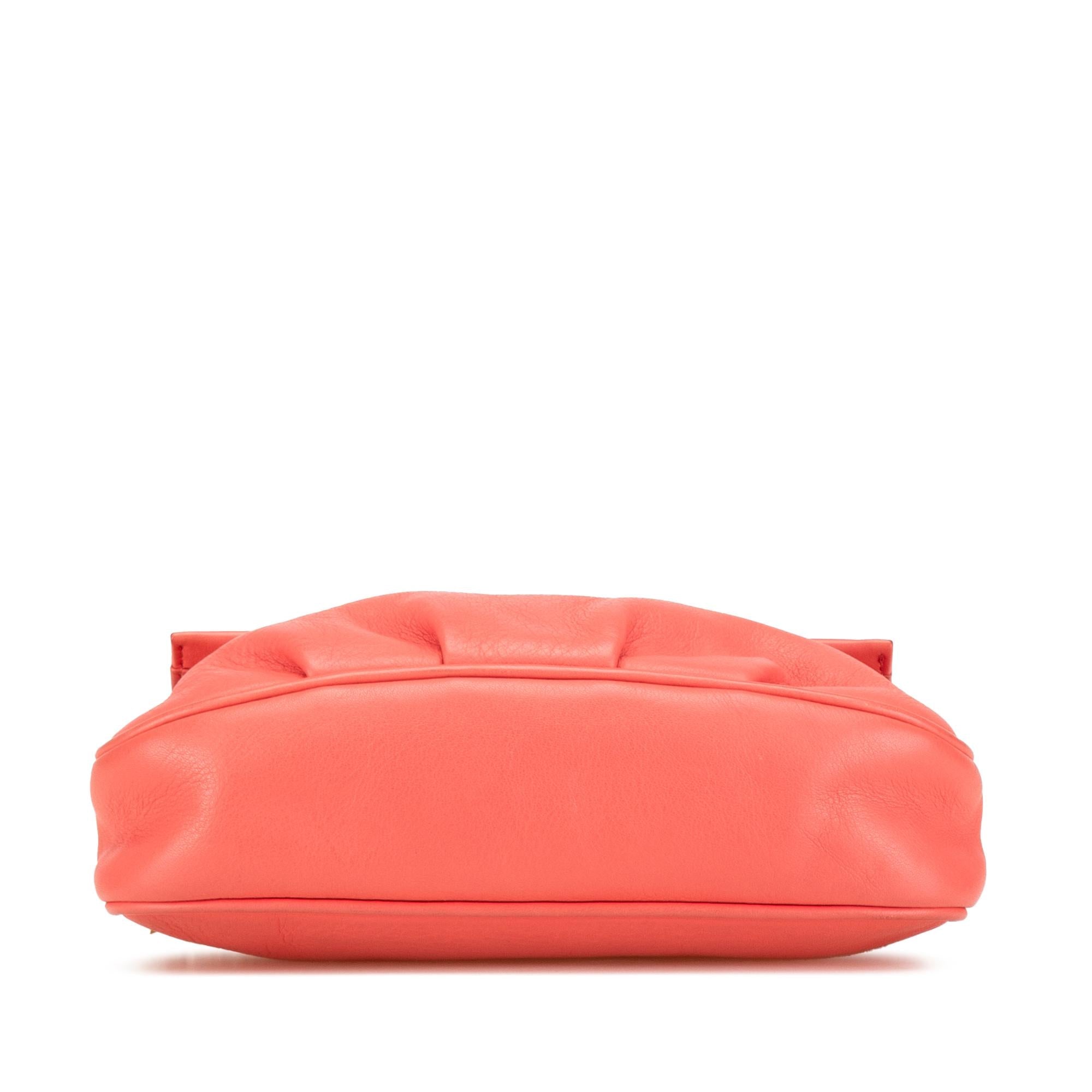 Fendi Leather Fendista Pochette Crossbody (SHG-TOVF1f)