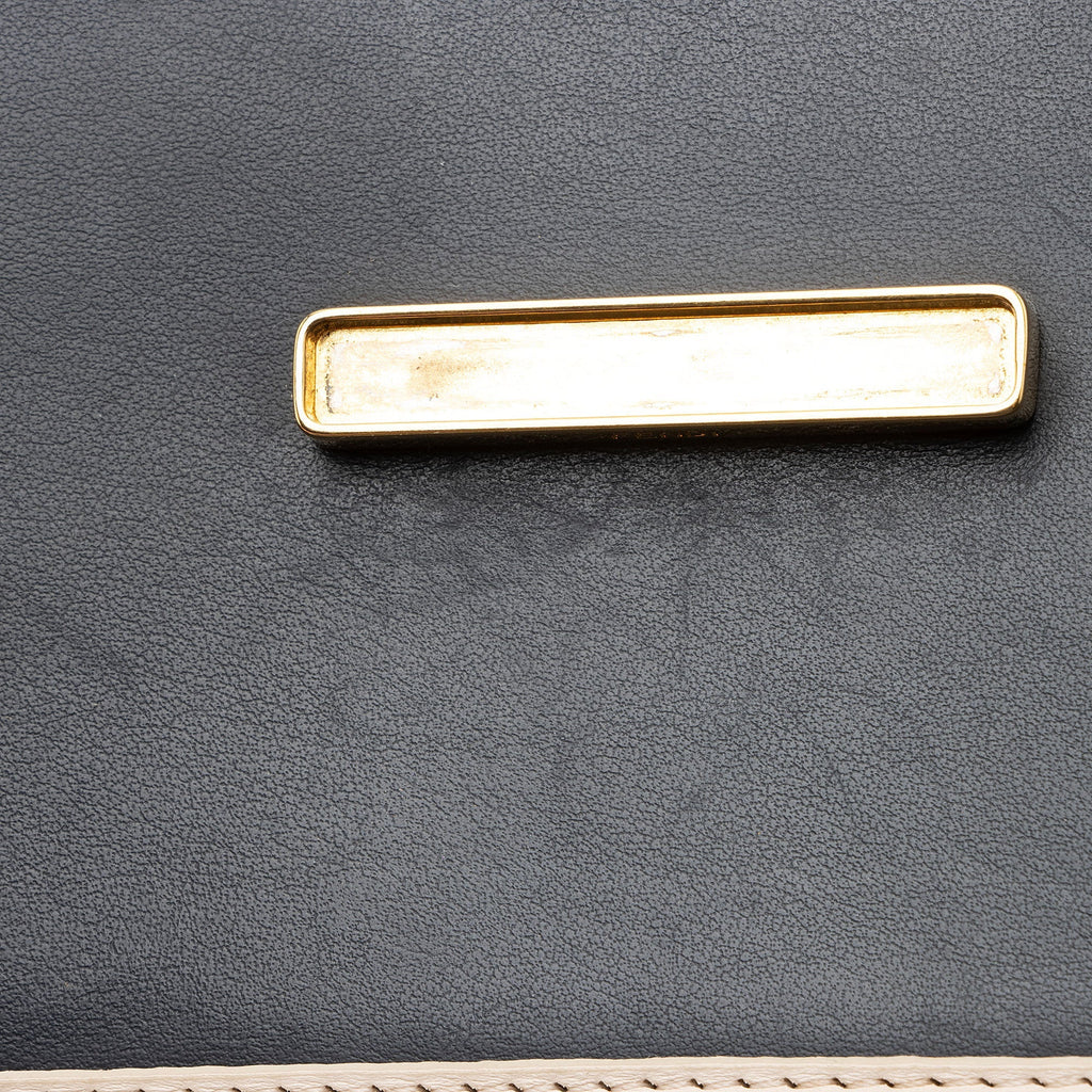Fendi Leather Kan I F Medium Shoulder Bag (SHF-odjd0J)