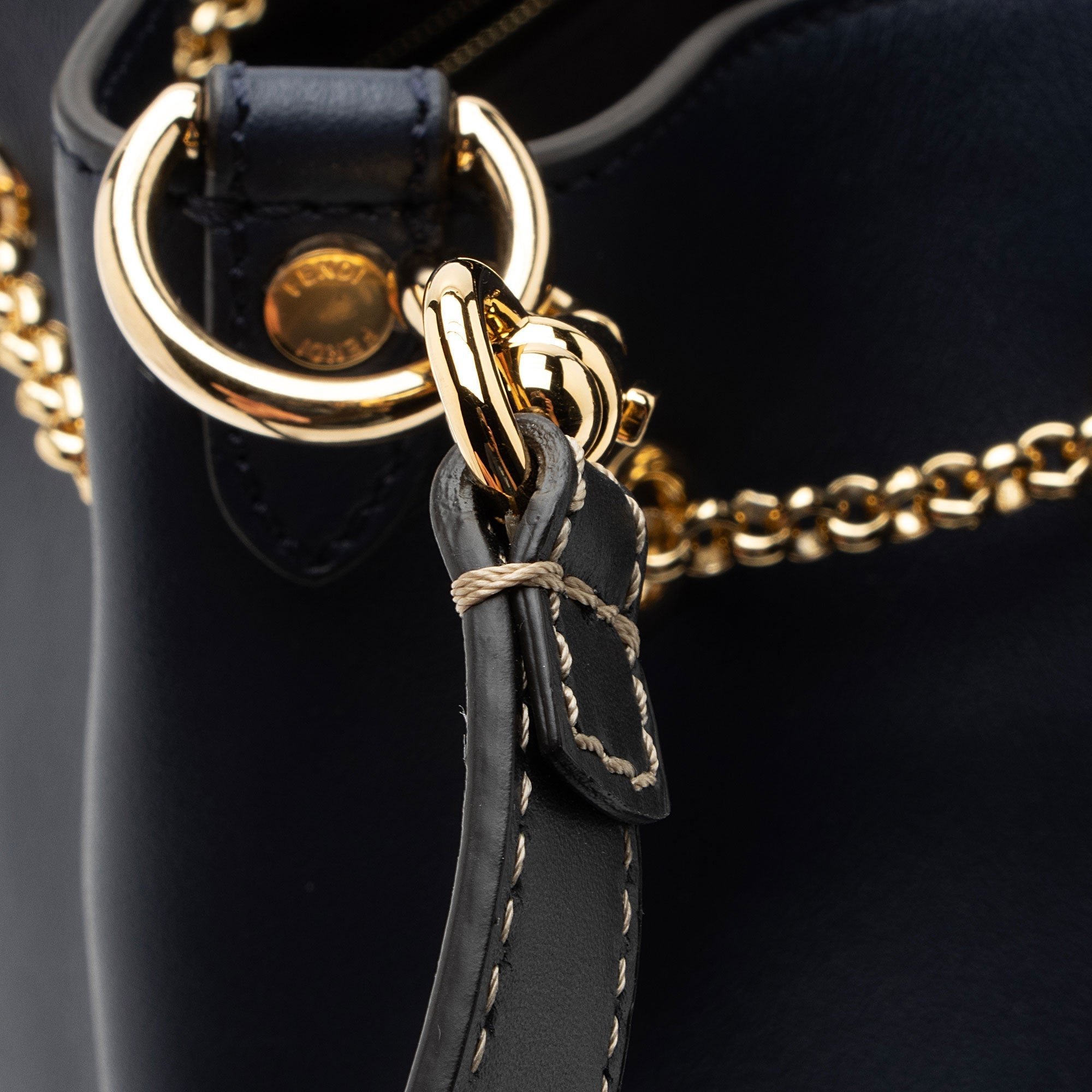 Fendi Leather Karligraphy Chain Bucket Bag (SHF-9MnXHw)