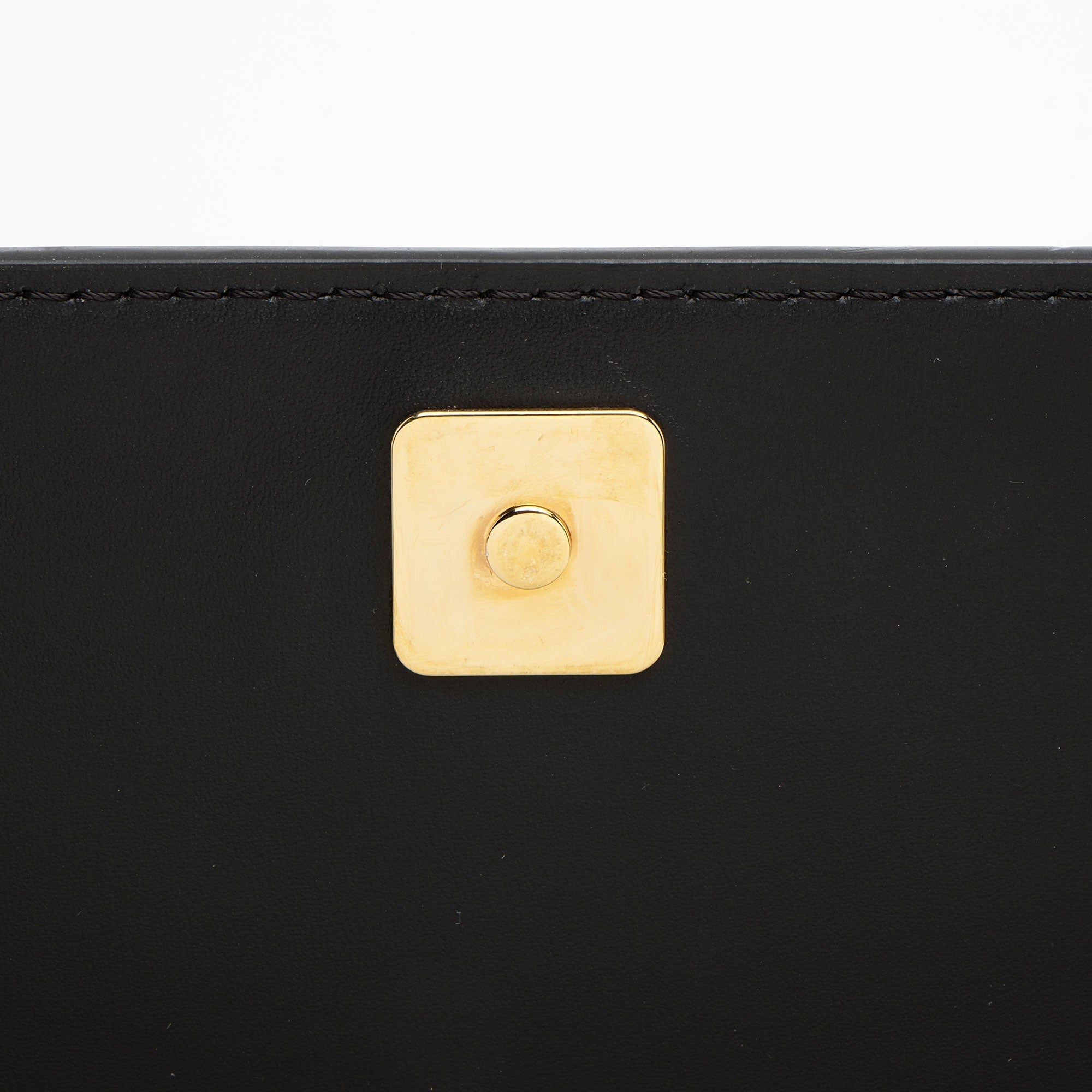 Fendi Embossed Vitello King Logo Wallet on Chain (SHF-23qfv8)