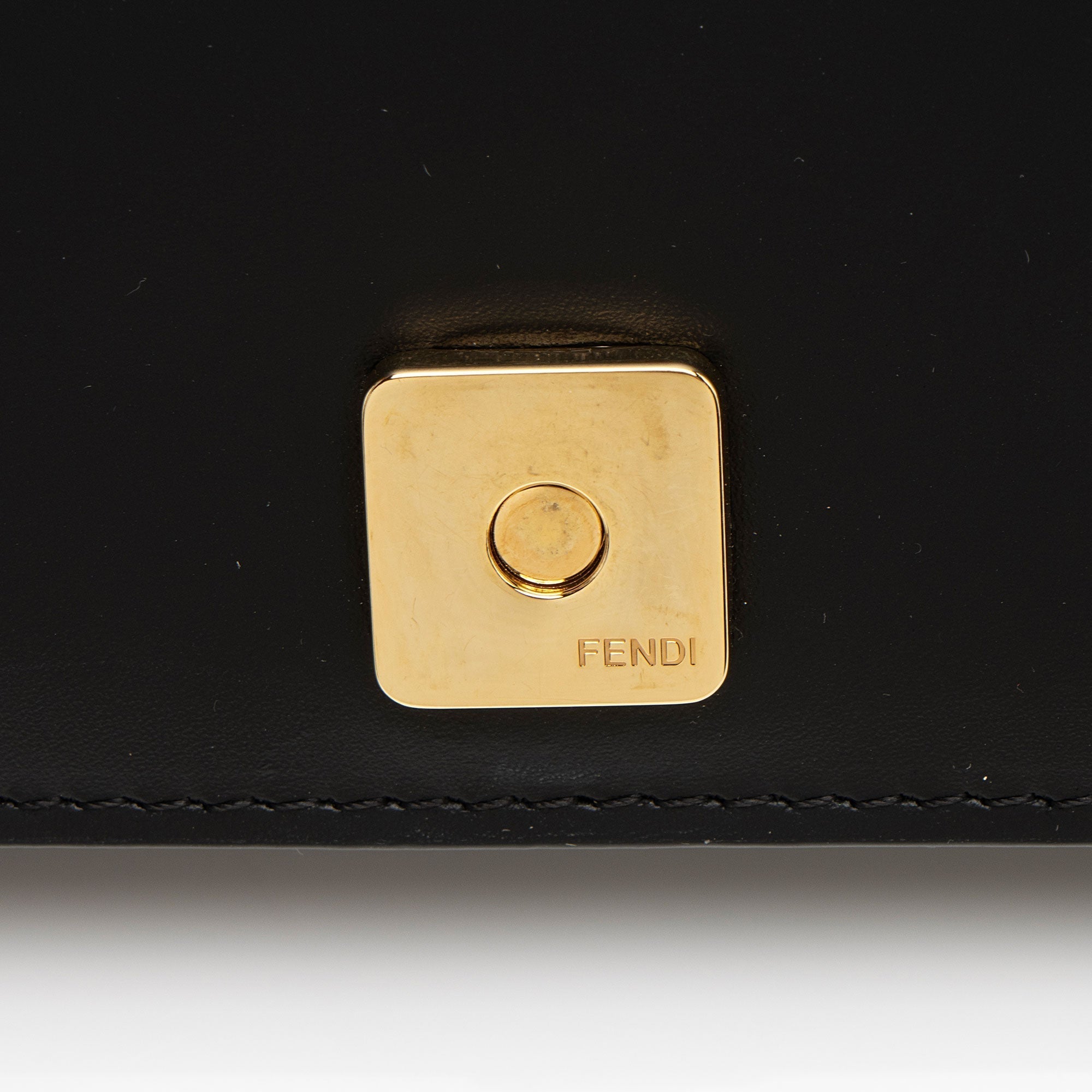 Fendi Embossed Vitello King Logo Wallet on Chain (SHF-23qfv8)