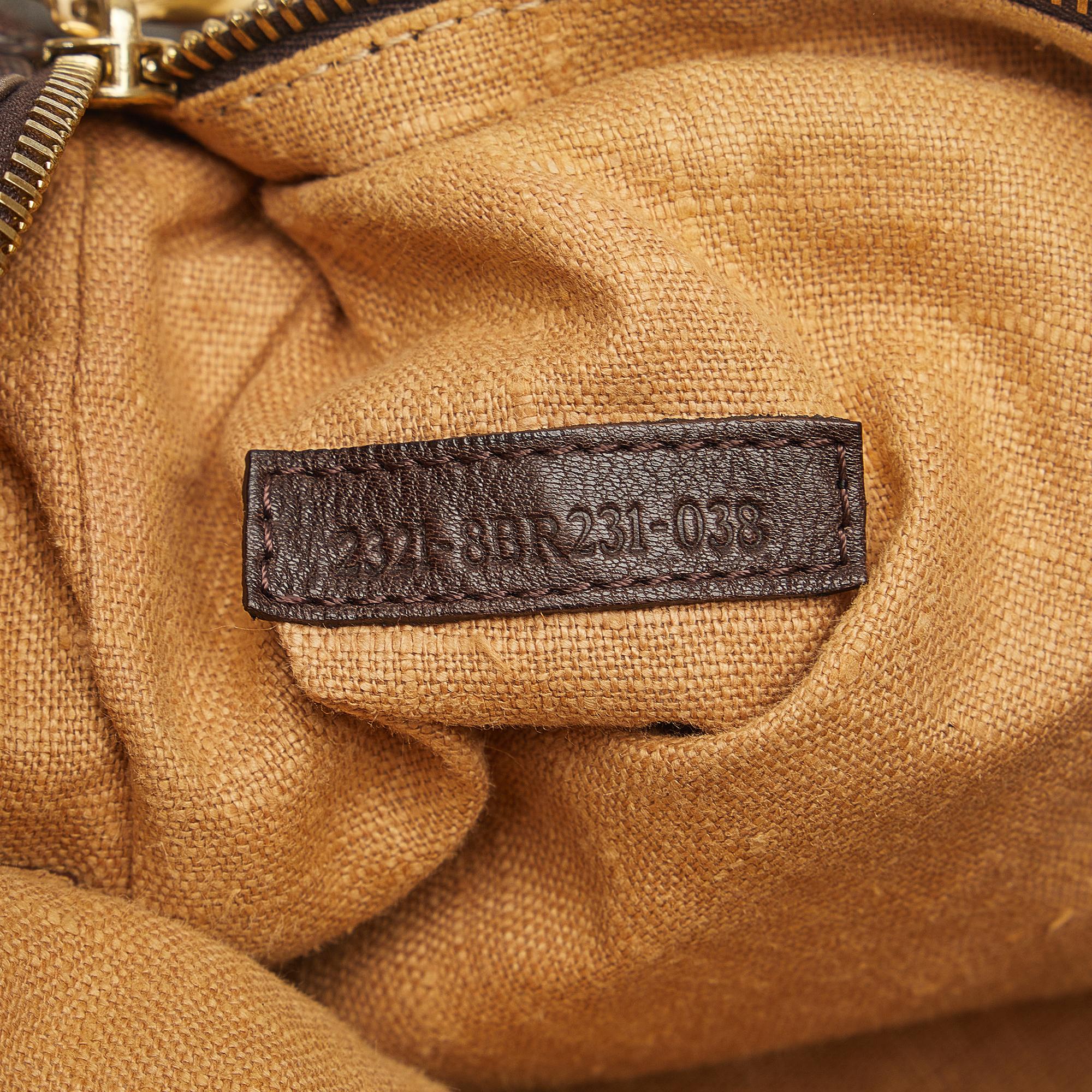 Fendi Leather Oyster Shoulder Bag (SHG-P6A7z8)