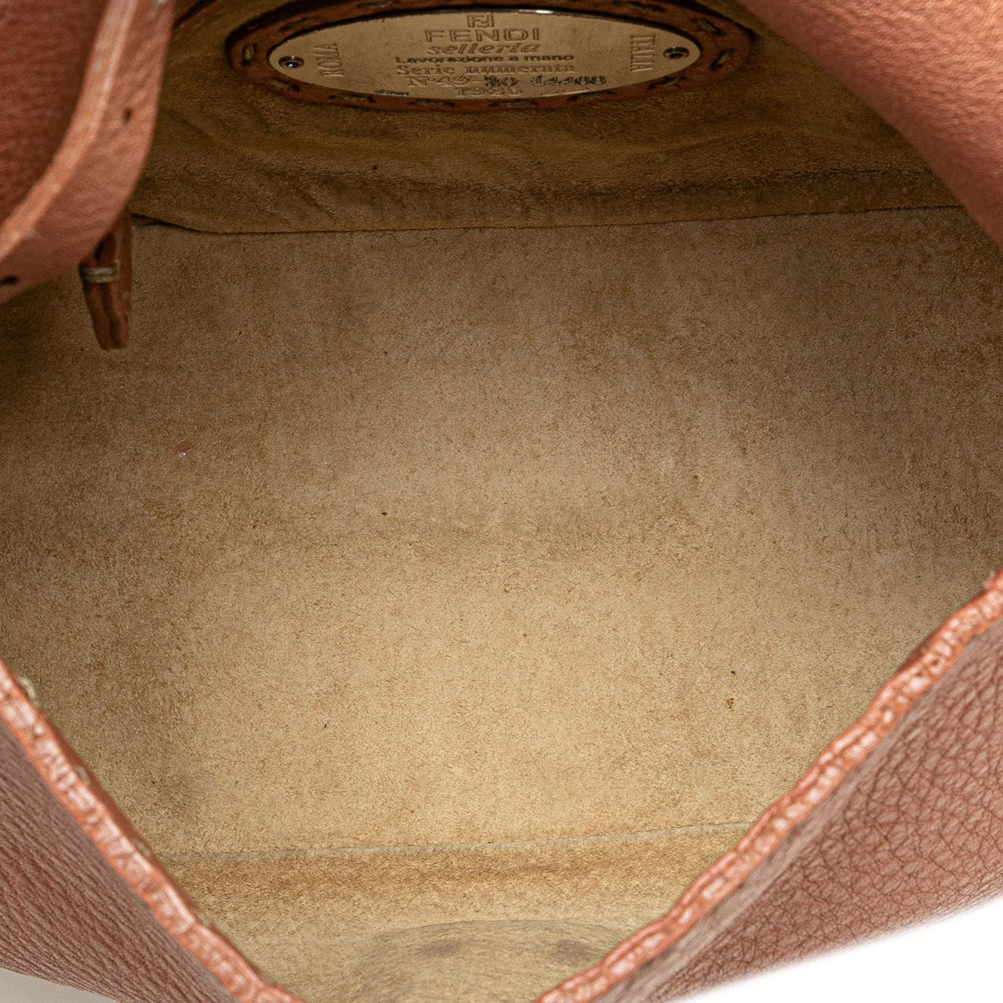 Fendi Leather Selleria Baguette (SHG-3eu3E8)