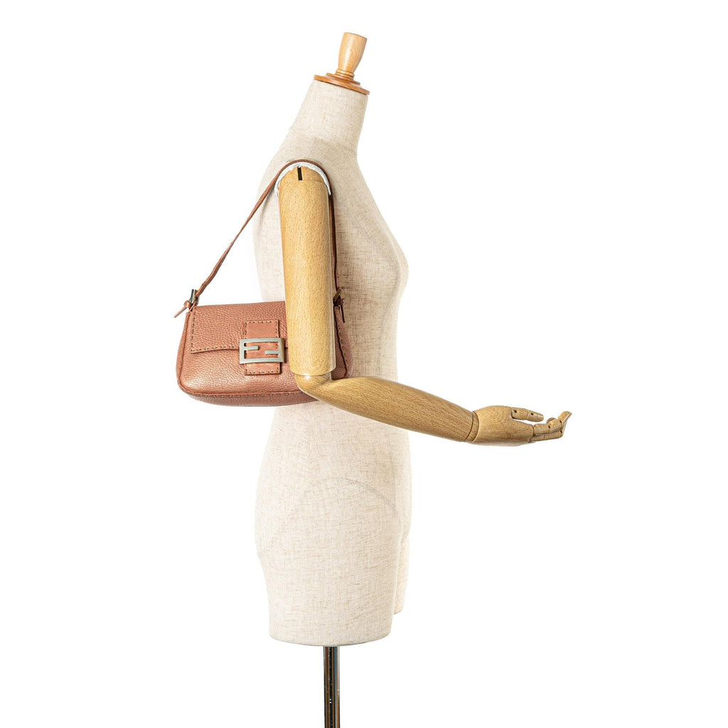 Fendi Leather Selleria Baguette (SHG-3eu3E8)