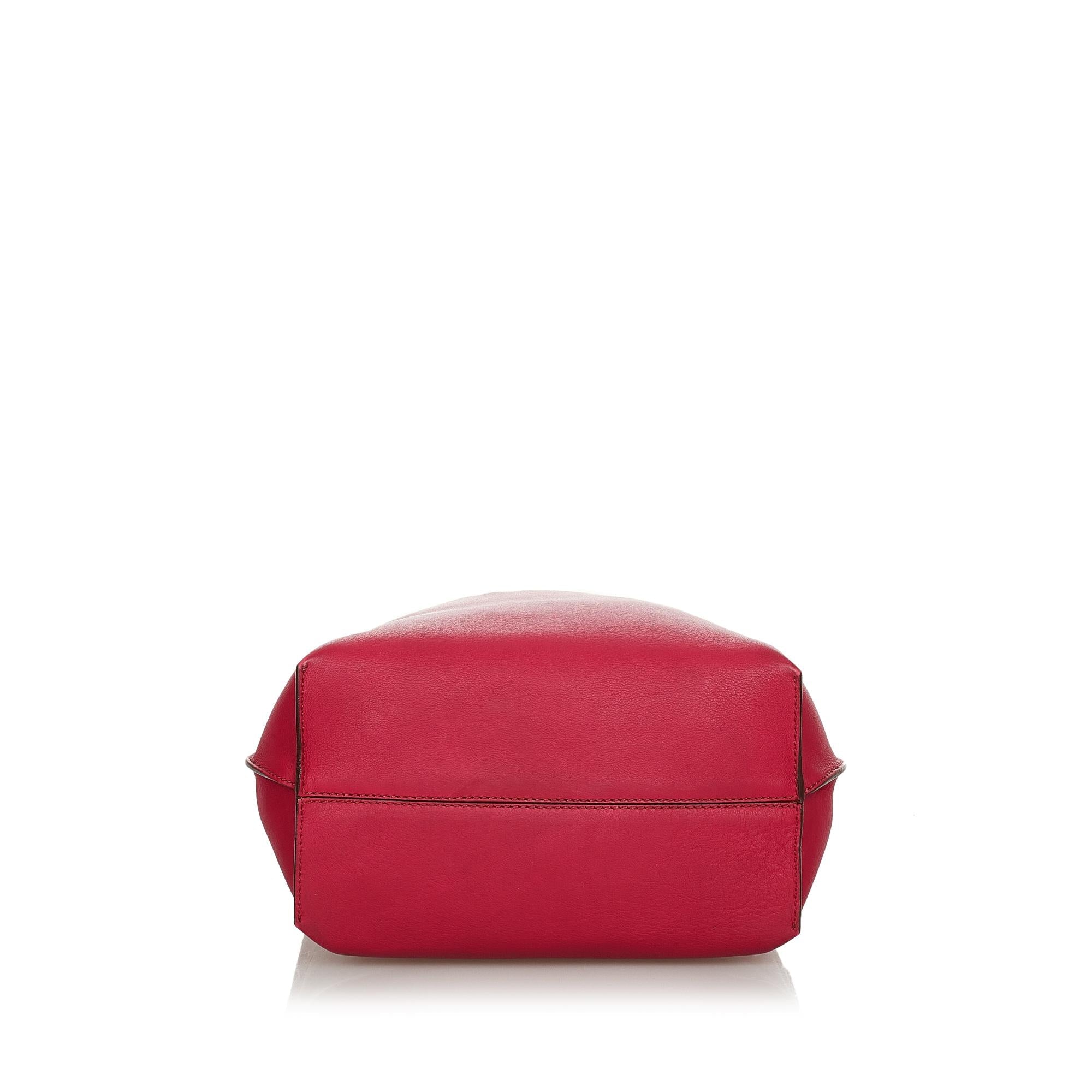 Fendi Leather Shoulder Bag (SHG-24400)