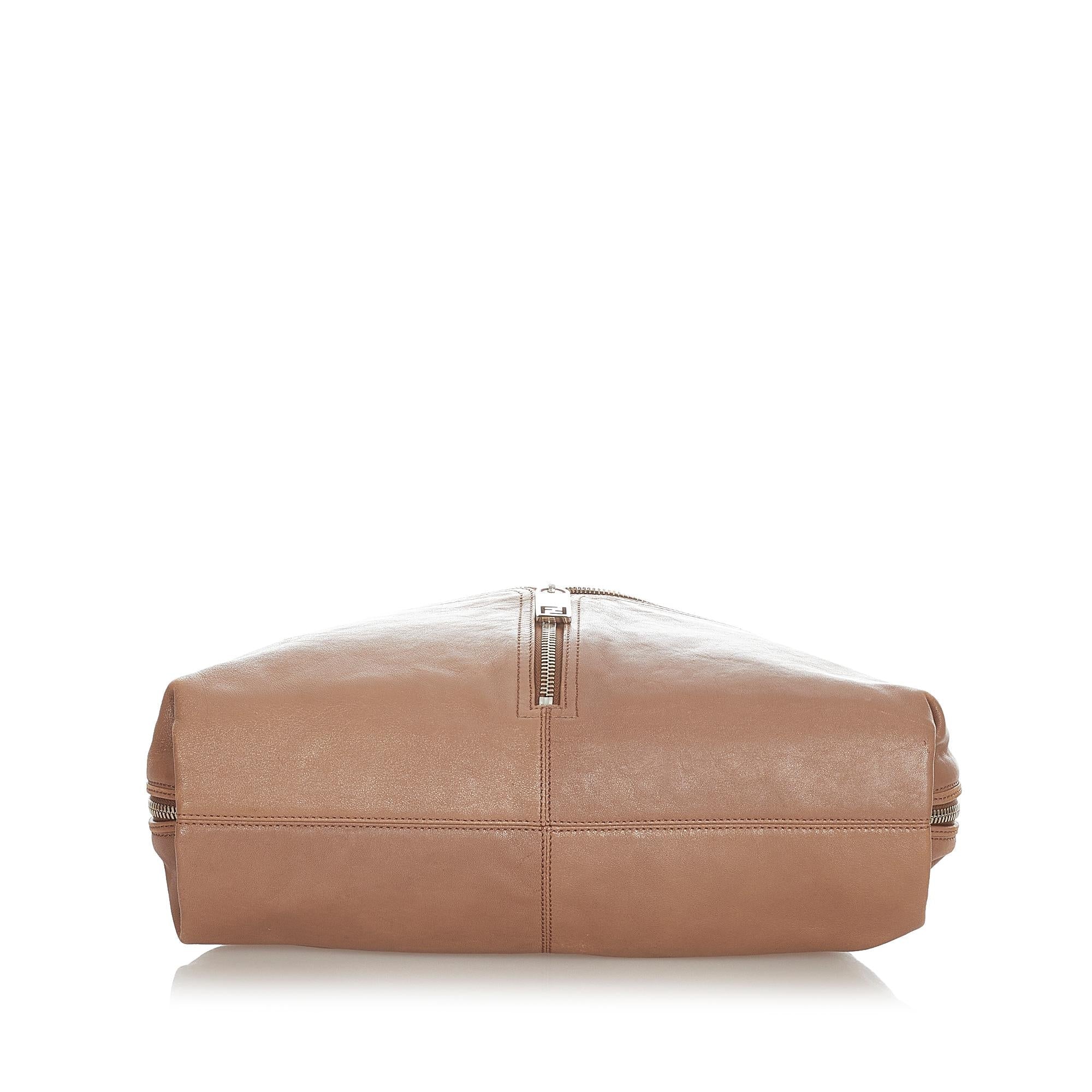Fendi Leather Shoulder Bag (SHG-31789)