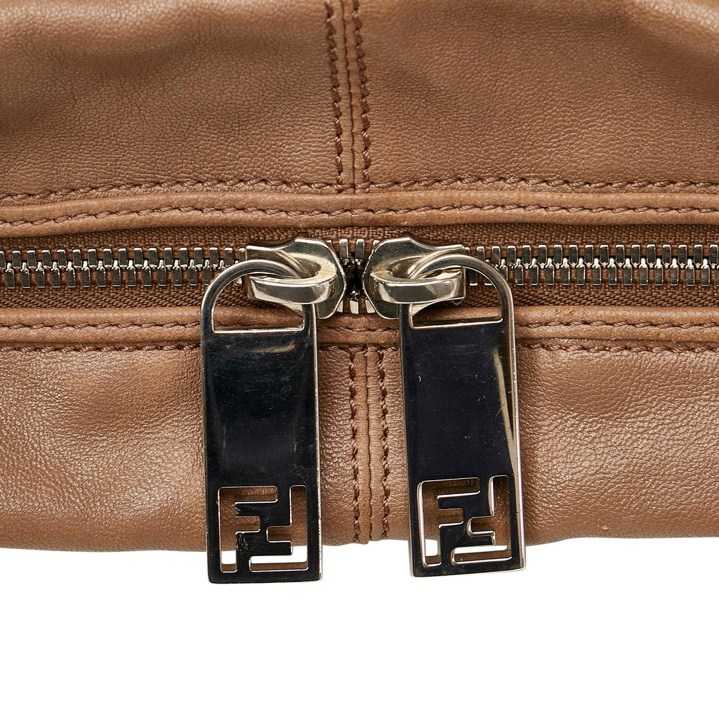 Fendi Leather Shoulder Bag (SHG-31789)