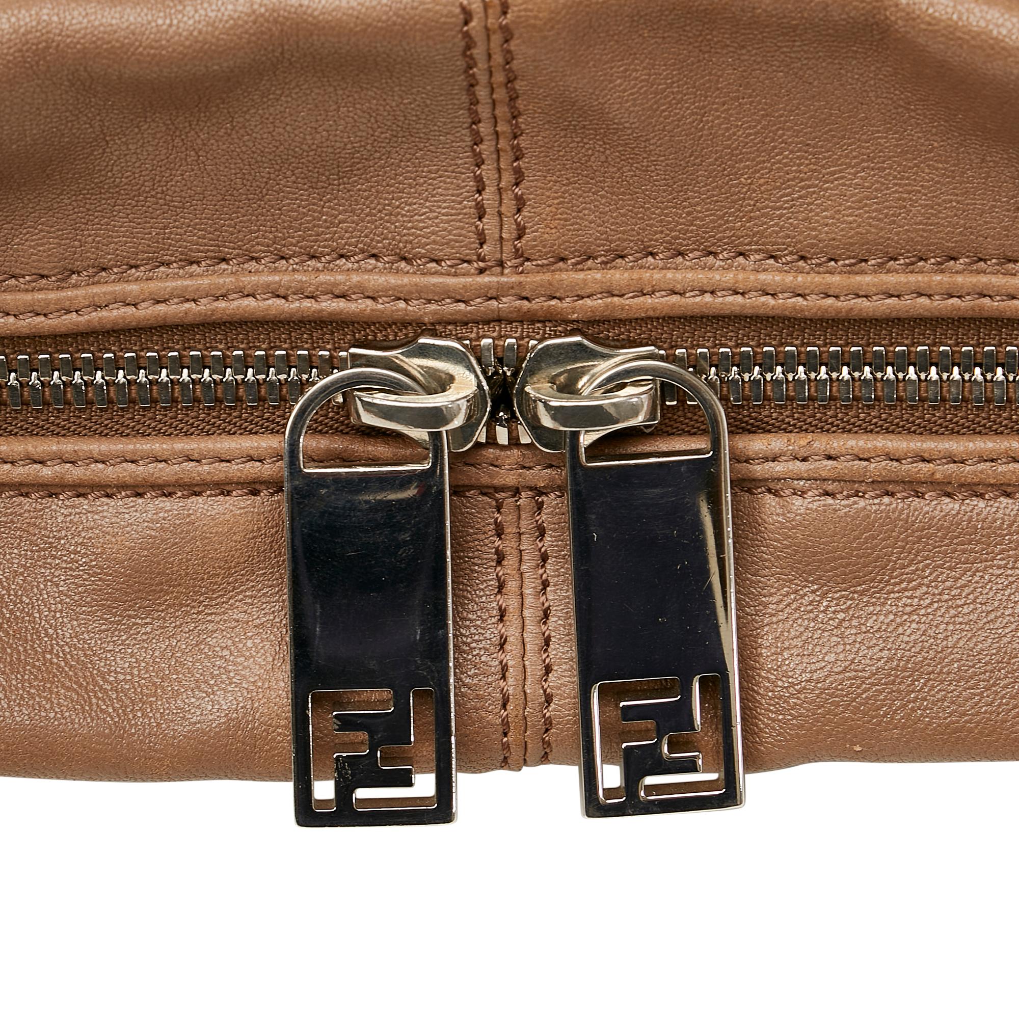 Fendi Leather Shoulder Bag (SHG-31789)