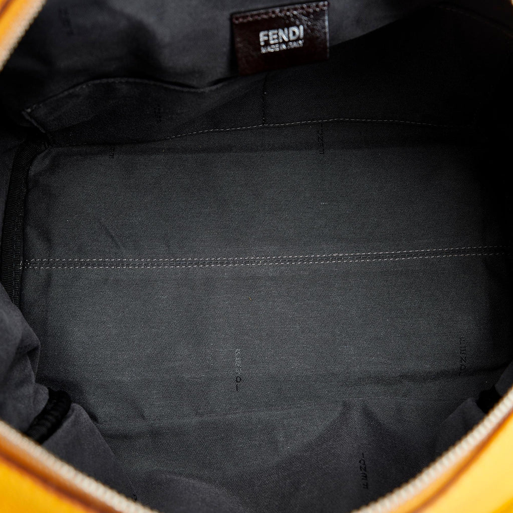 Fendi Leather Shoulder Bag (SHG-BjVo0V)