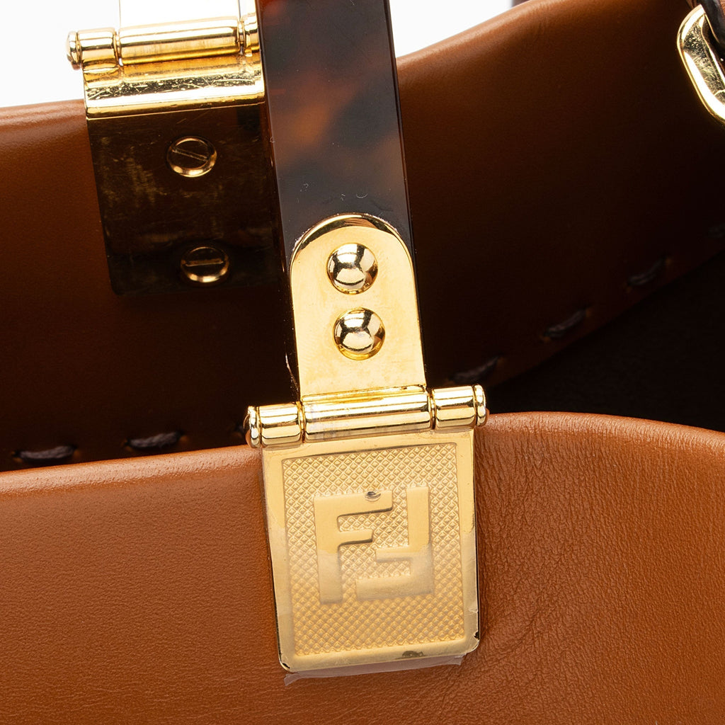 Fendi Leather Sunshine Medium Shopper Tote (SHF-HXrlOm)