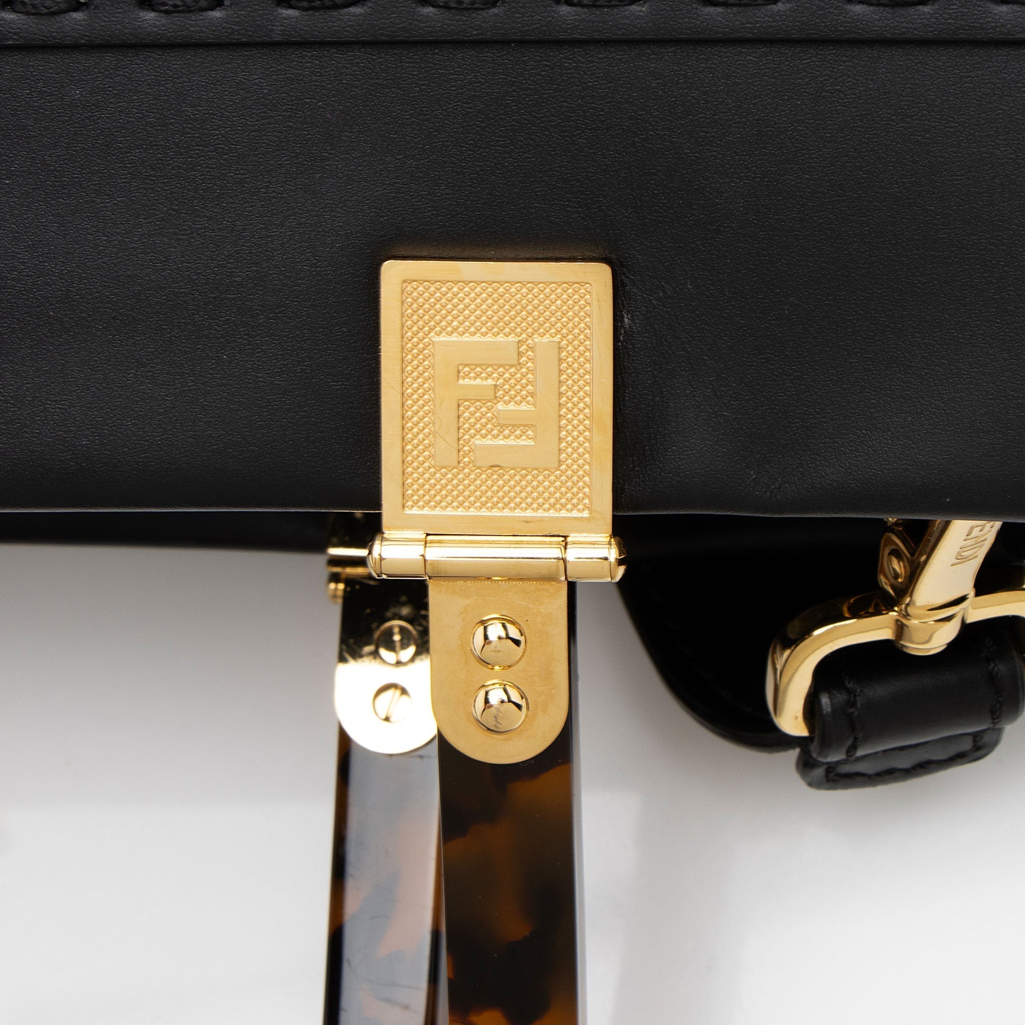 Fendi Leather Sunshine Medium Shopper Tote (SHF-YNCjlf)
