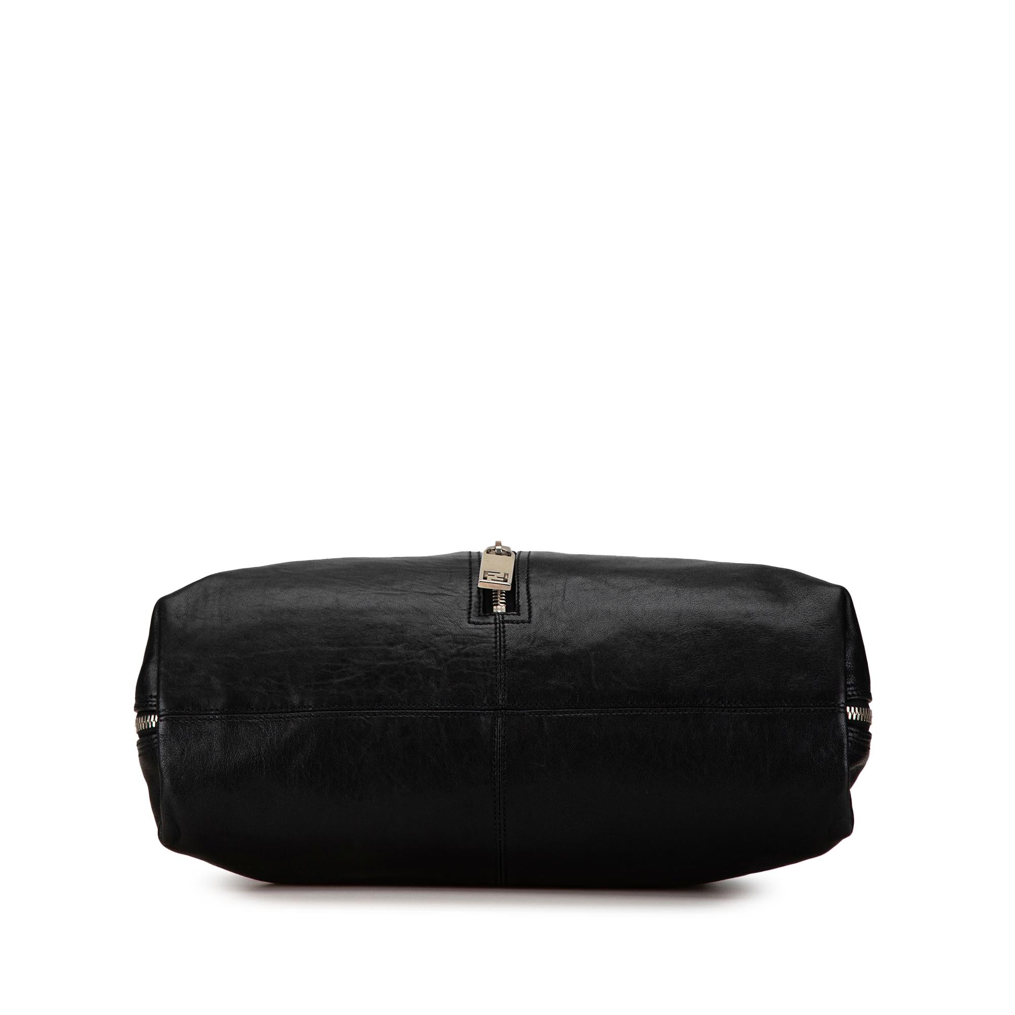Fendi Leather Unzipped Shoulder Bag (SHG-JpD9gb)