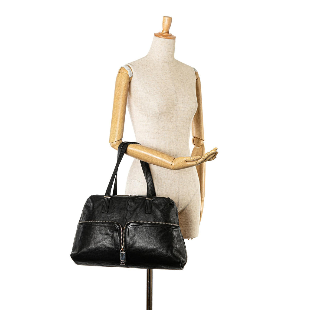 Fendi Leather Unzipped Shoulder Bag (SHG-JpD9gb)
