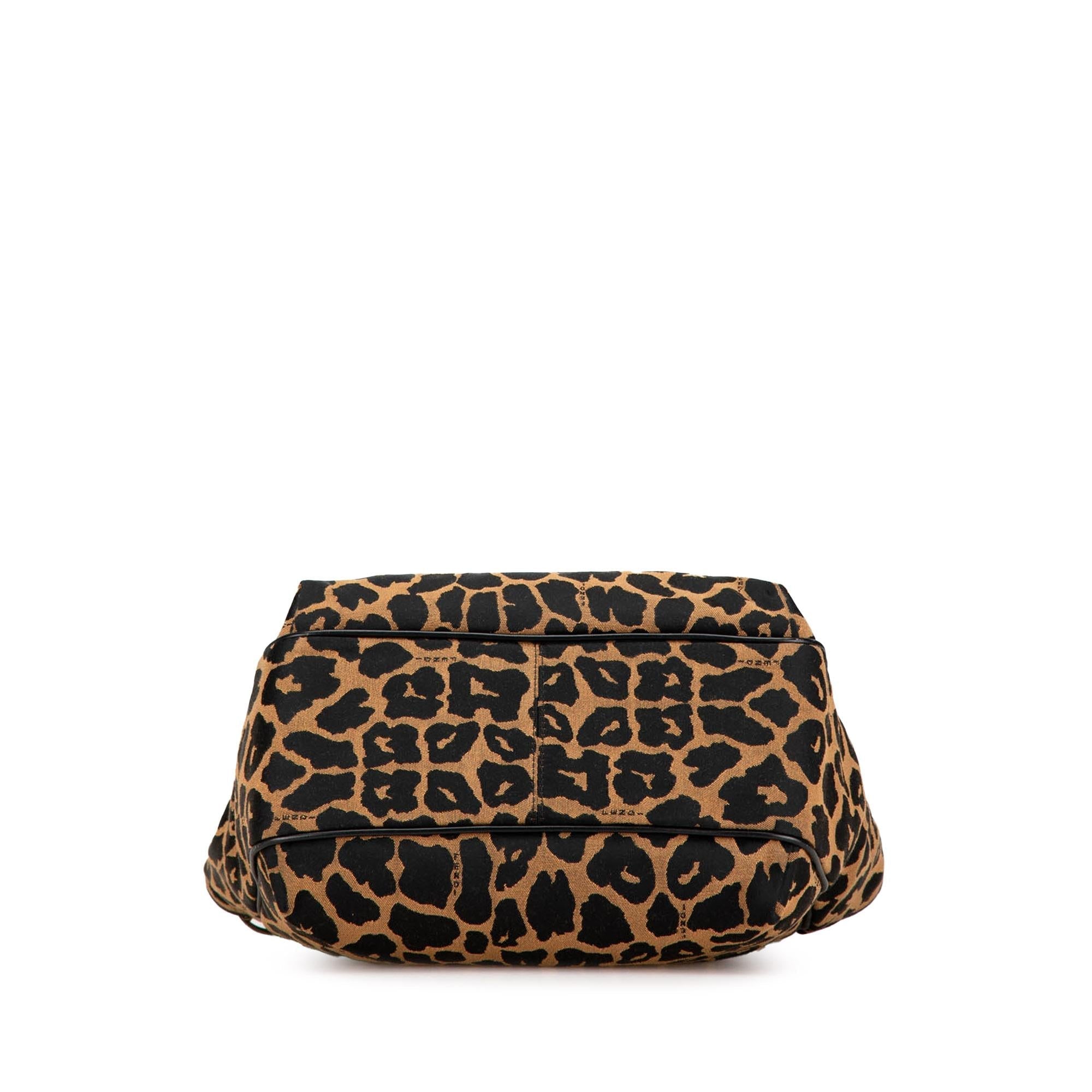 Fendi Leopard Print Canvas Shoulder Bag (SHG-mAVci8)
