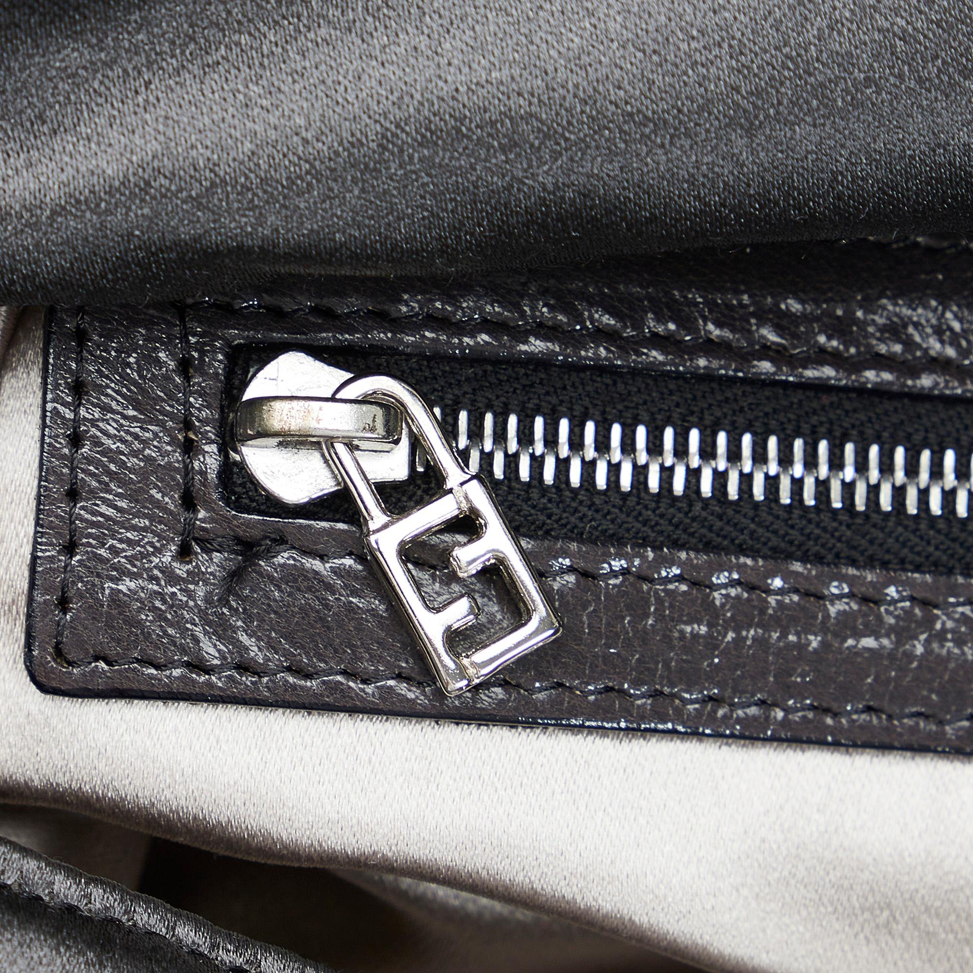 Fendi Mamma Forever Shoulder bag (SHG-OkNV3Z)