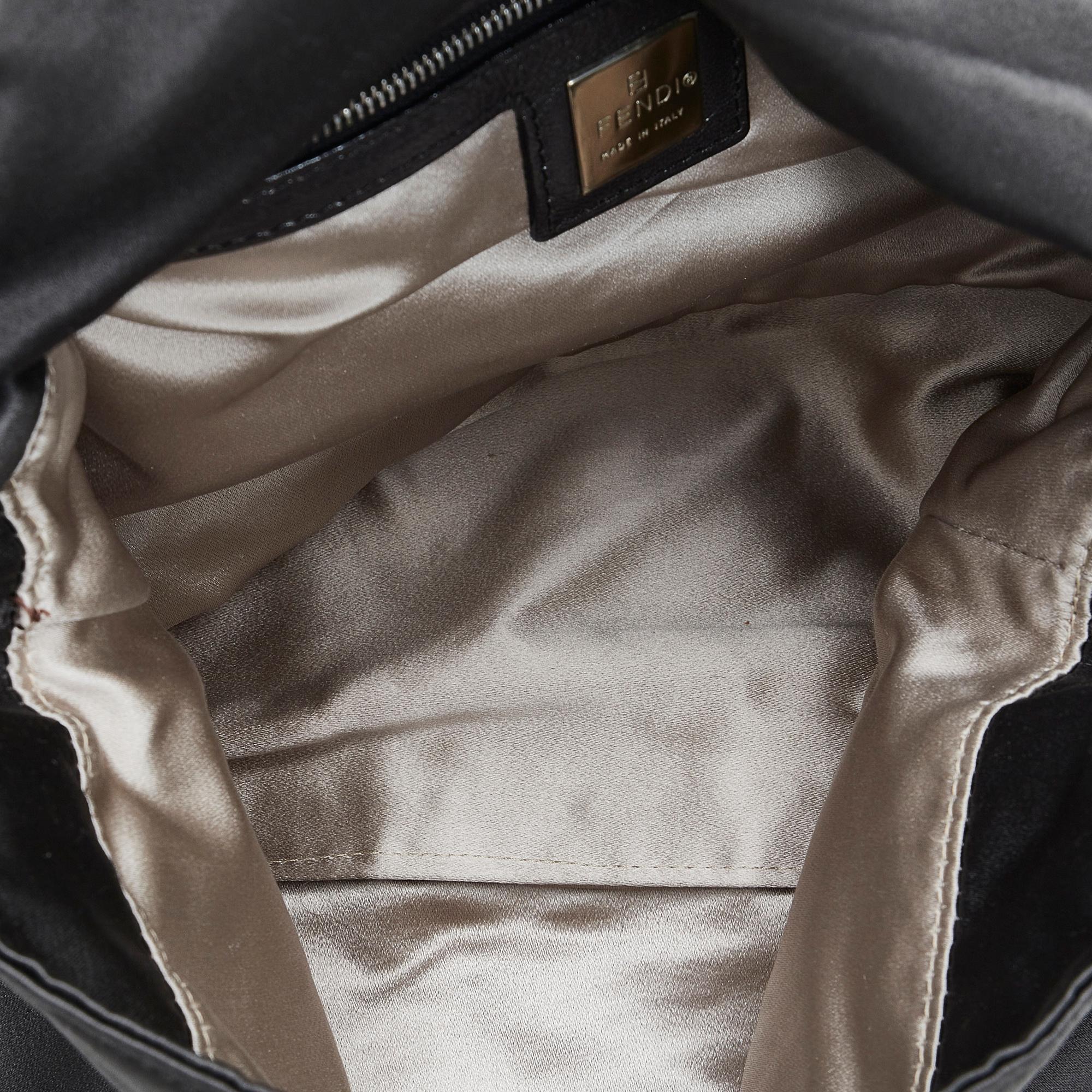 Fendi Mamma Forever Shoulder bag (SHG-OkNV3Z)