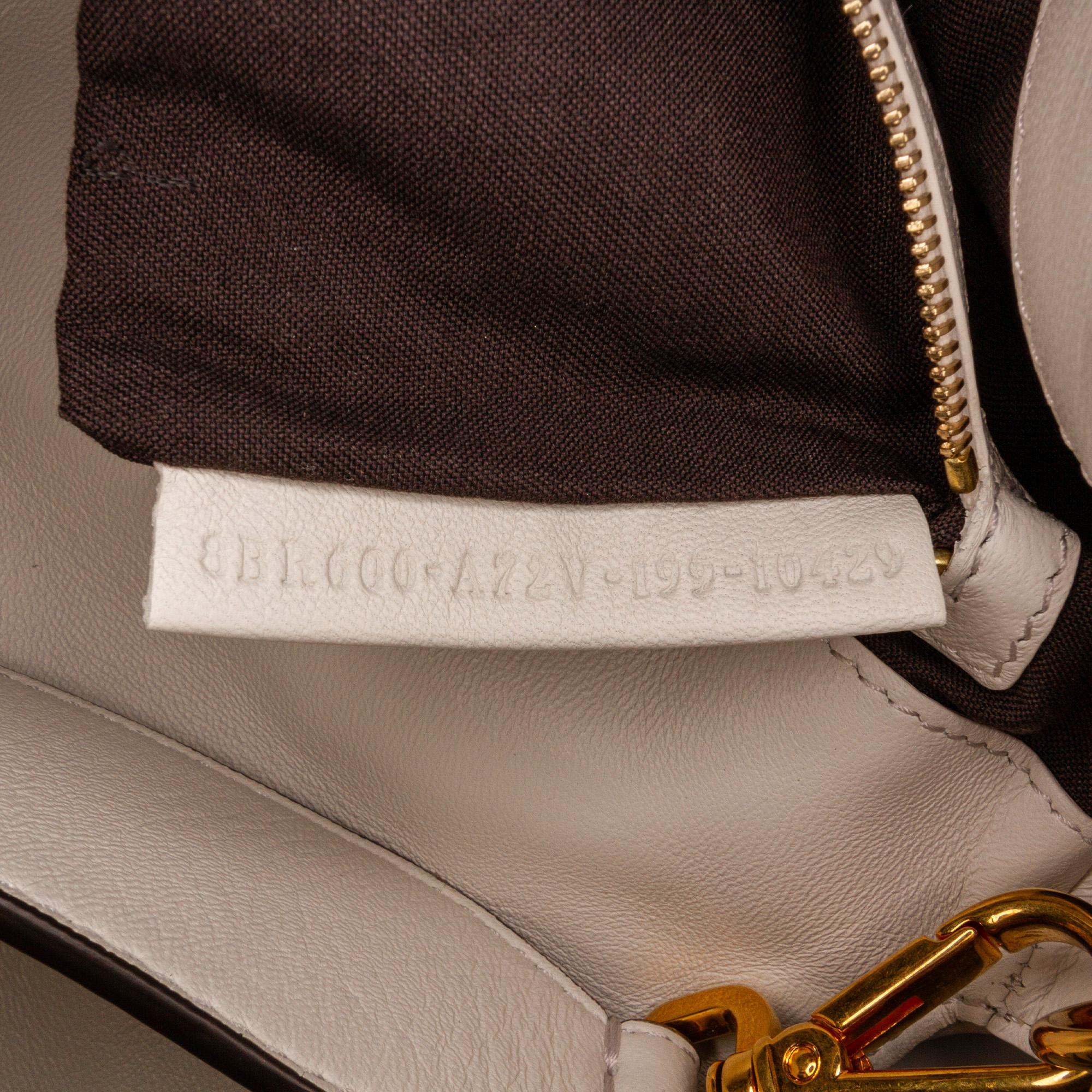 Fendi Medium Embossed FF Baguette (SHG-DinKAf)
