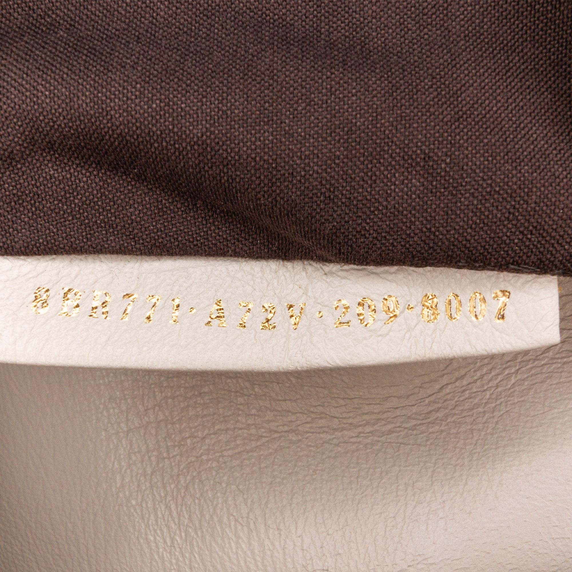 Fendi Medium Embossed FF Baguette (SHG-FQLmEP)