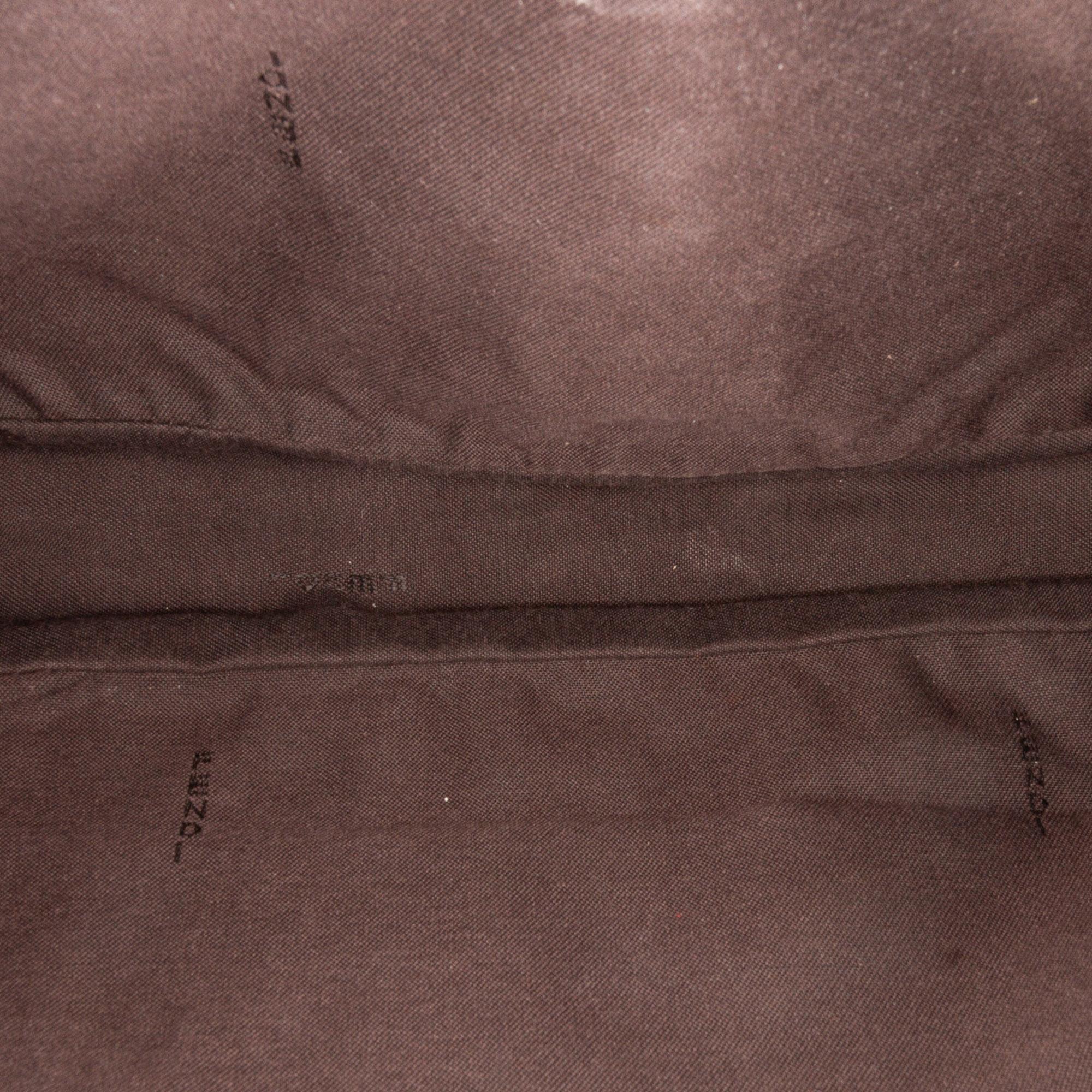 Fendi Medium Embossed FF Baguette (SHG-FQLmEP)