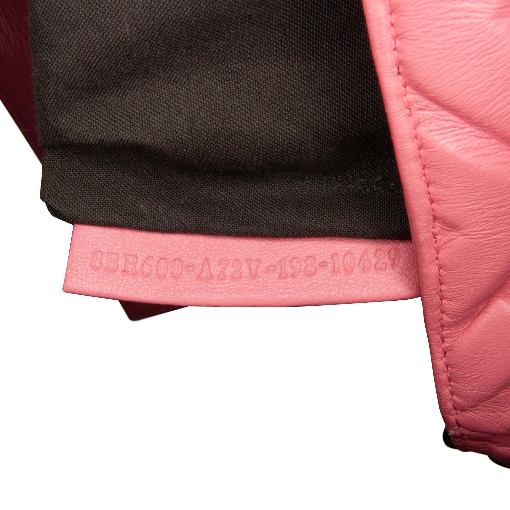 Fendi Medium Embossed FF Baguette (SHG-l1qzmb)