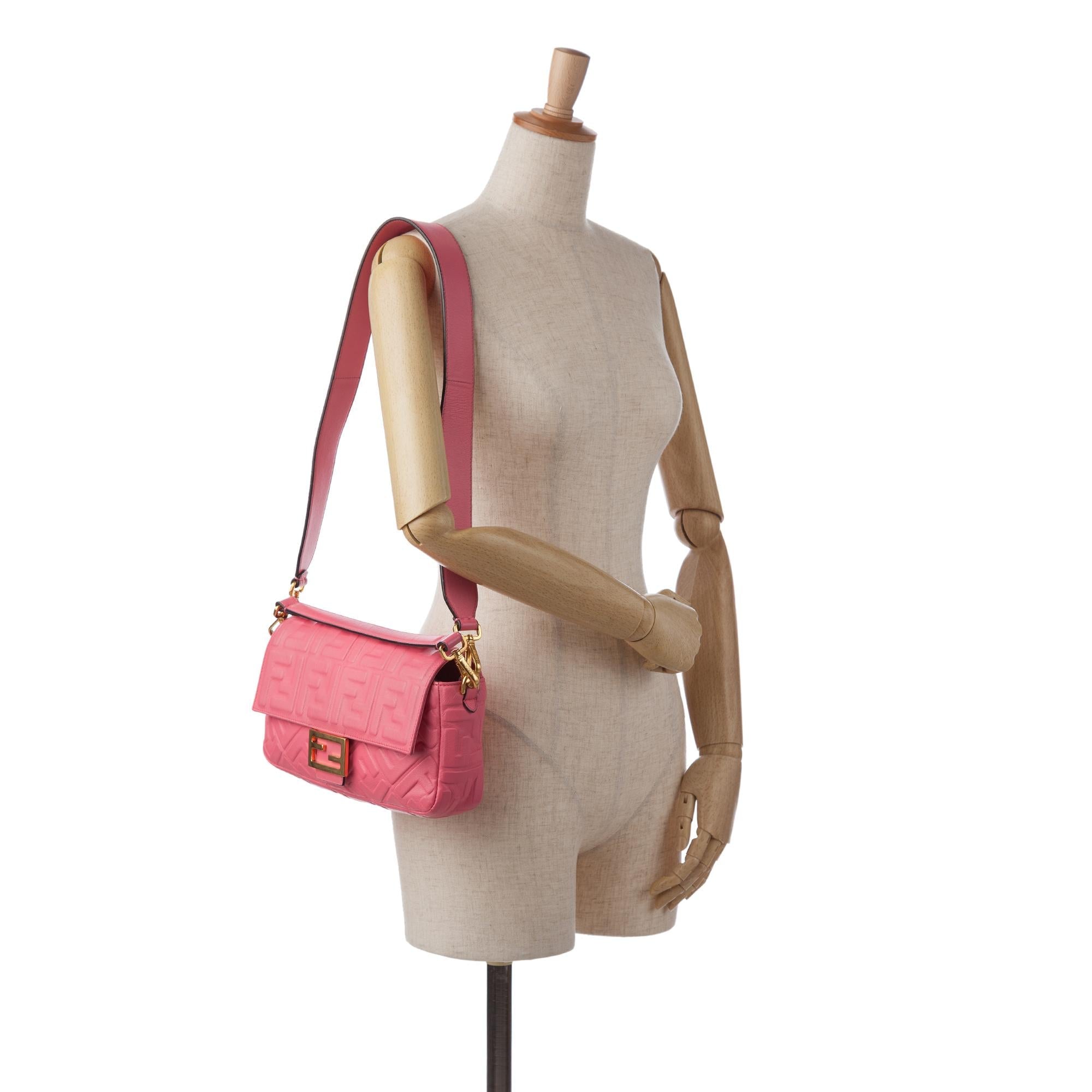 Fendi Medium Embossed FF Baguette (SHG-l1qzmb)