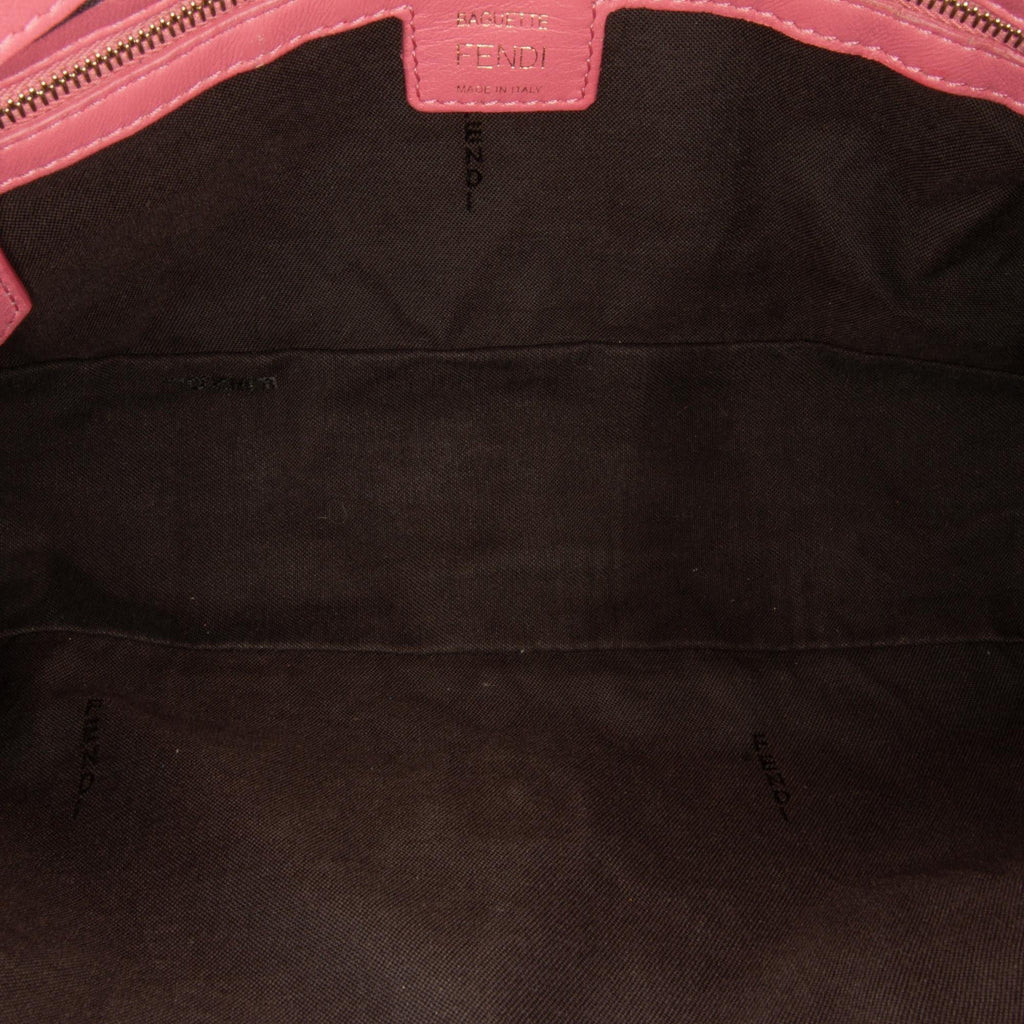 Fendi Medium Embossed FF Baguette (SHG-l1qzmb)
