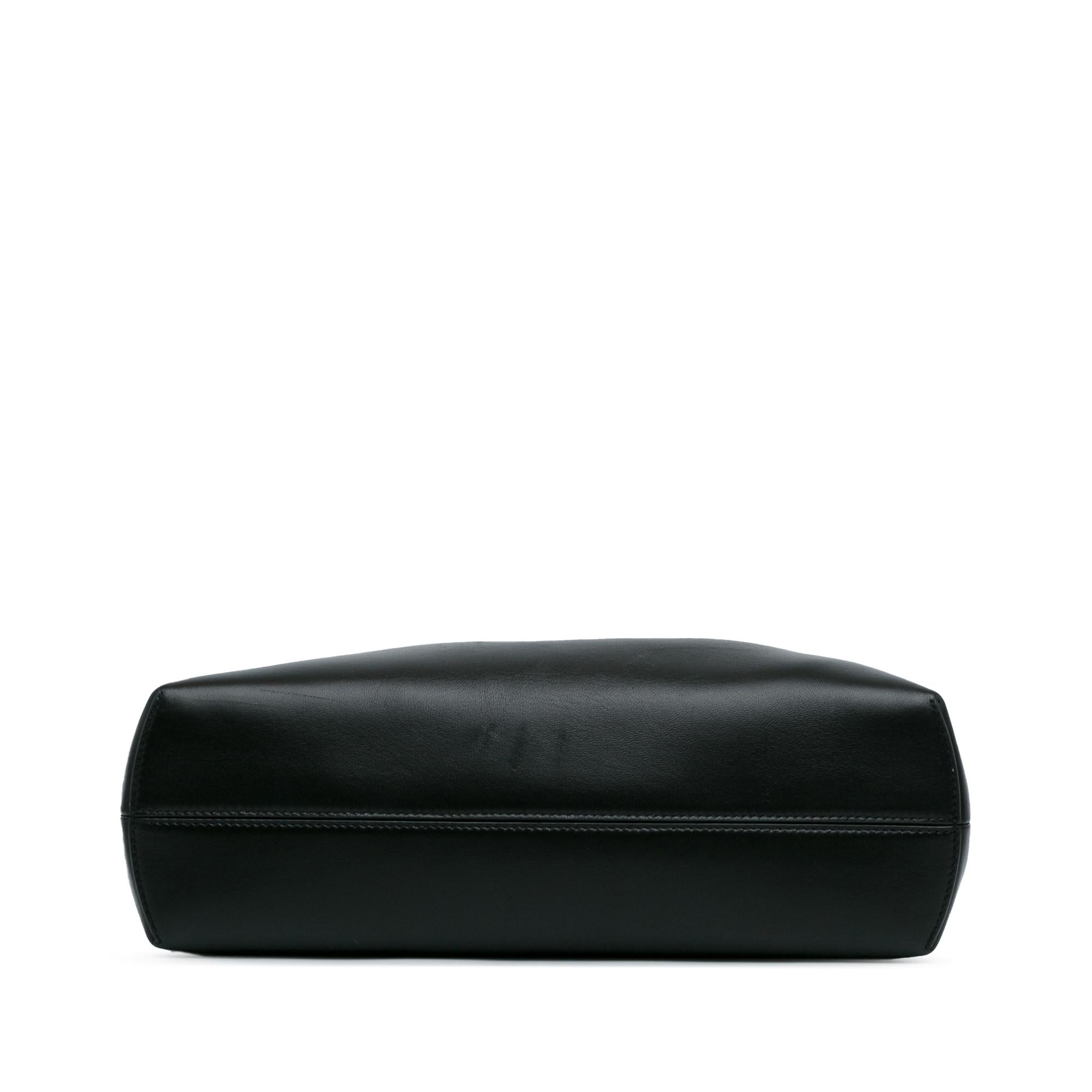 Fendi Medium Leather Fendi First Shoulder Bag (SHG-giZiCe)
