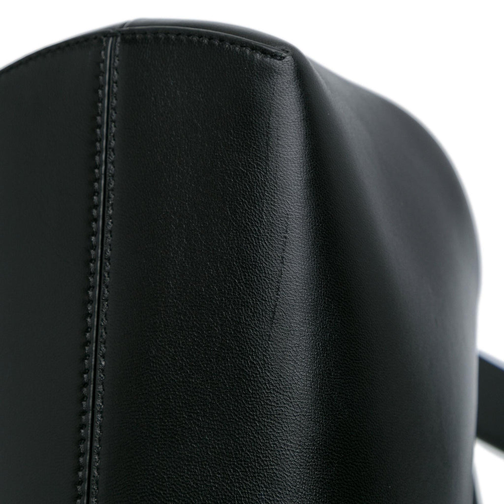 Fendi Medium Leather Fendi First Shoulder Bag (SHG-giZiCe)