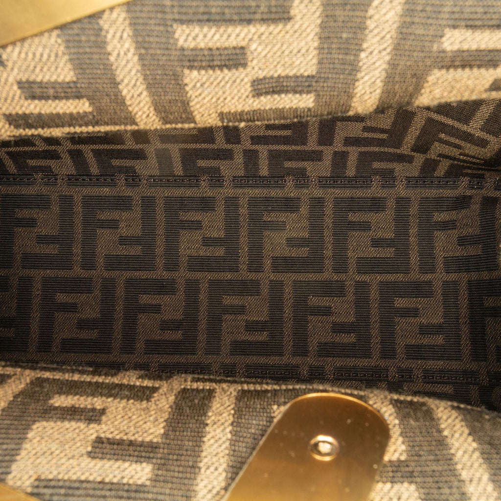 Fendi Medium Leather Fendi First Shoulder Bag (SHG-giZiCe)