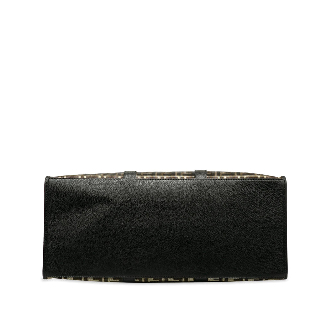 Fendi Metallic Zucca Karligraphy Tote (SHG-mXbml9)