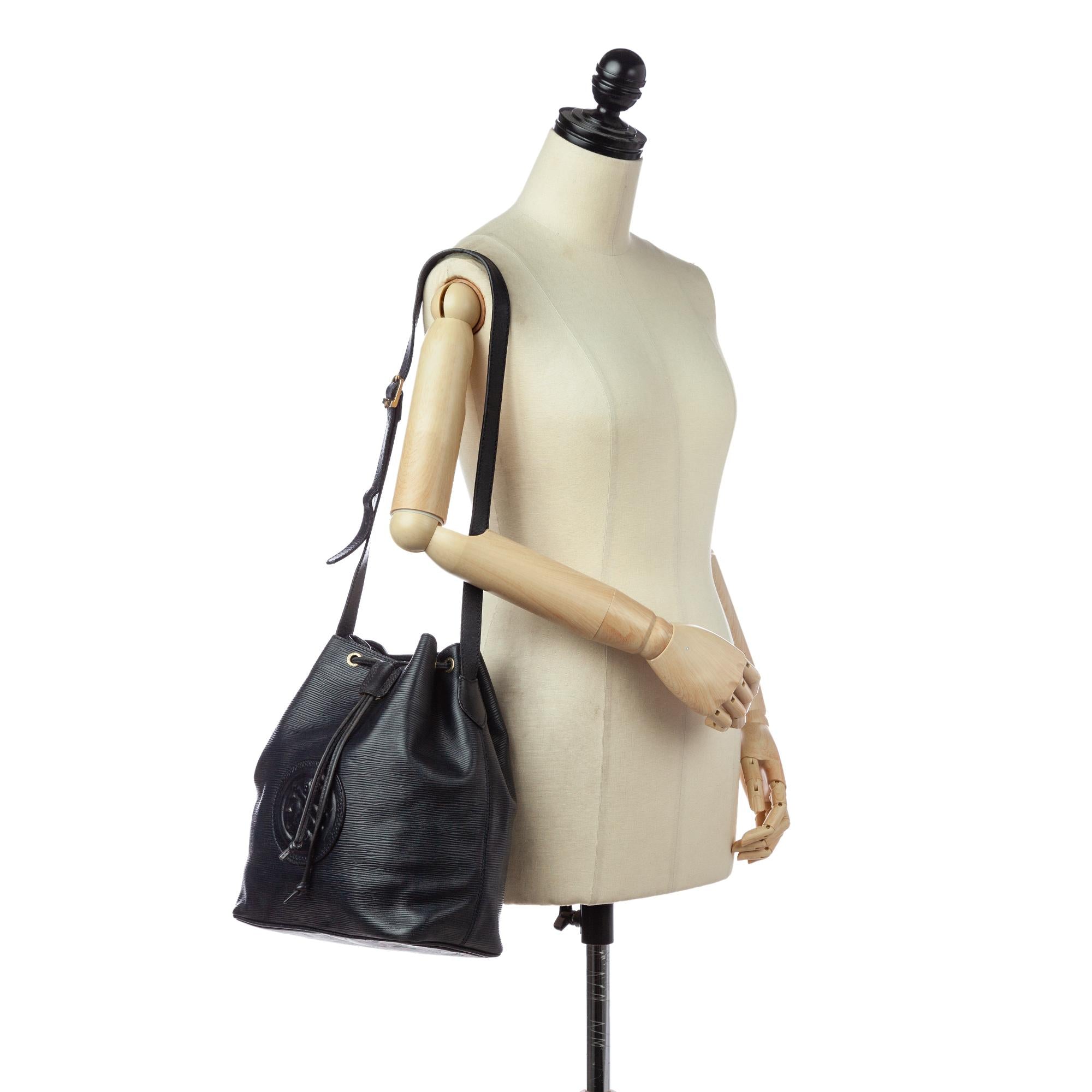 Fendi Mon Tresor Leather Bucket Bag (SHG-30890)