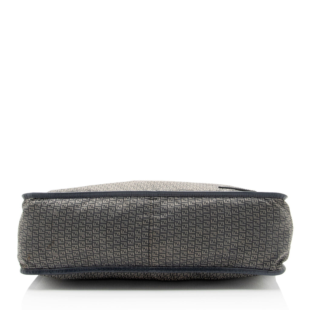 Fendi Nylon Zucchino Messenger (SHF-hFuRrv)