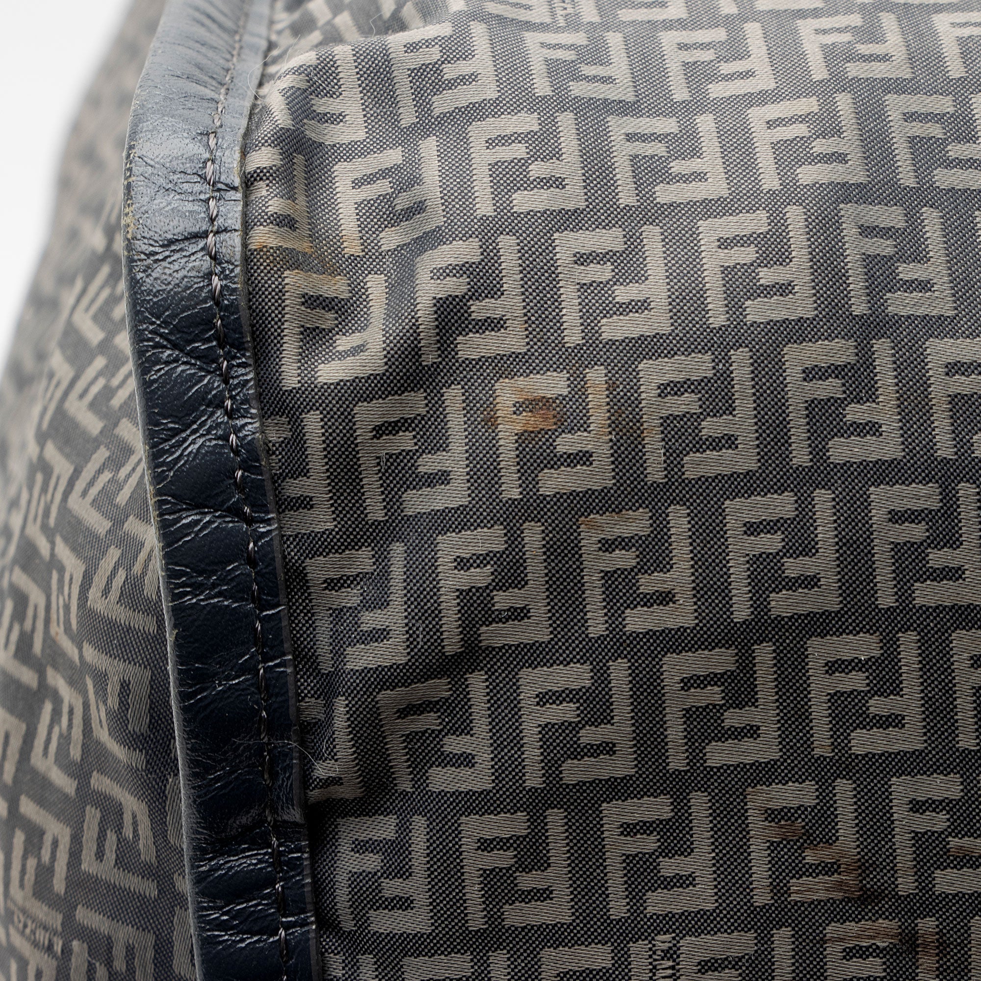 Fendi Nylon Zucchino Messenger (SHF-hFuRrv)