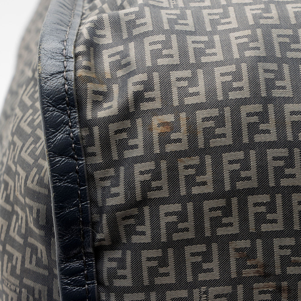 Fendi Nylon Zucchino Messenger (SHF-hFuRrv)