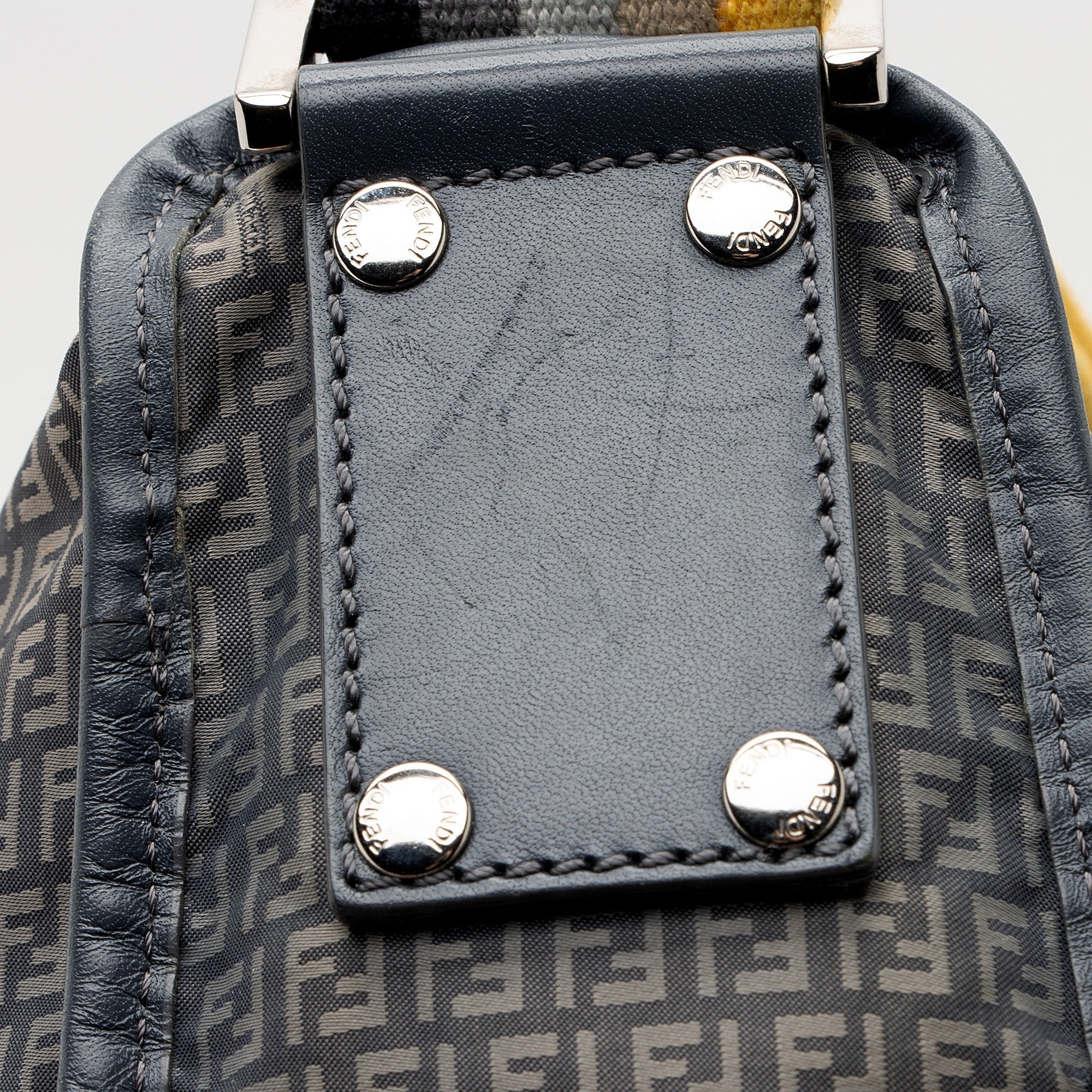 Fendi Nylon Zucchino Messenger (SHF-hFuRrv)