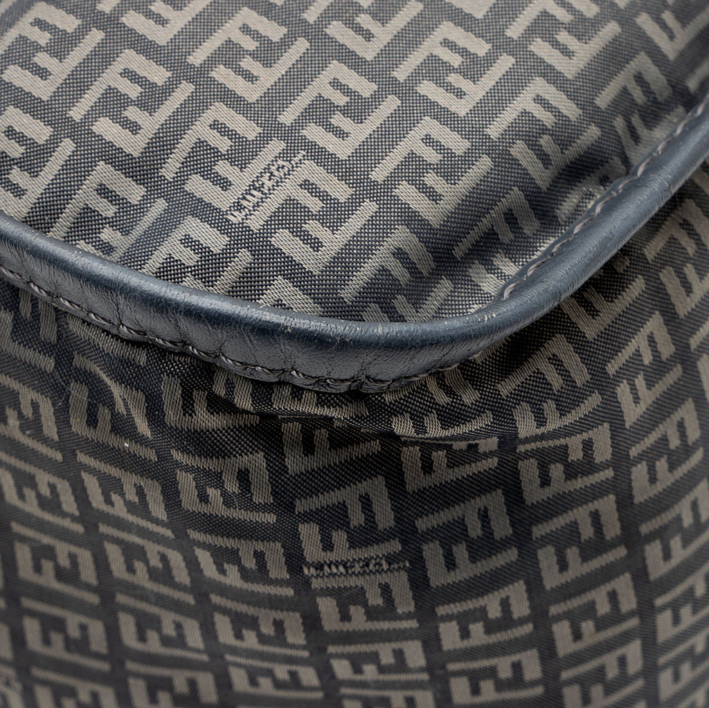 Fendi Nylon Zucchino Messenger (SHF-hFuRrv)