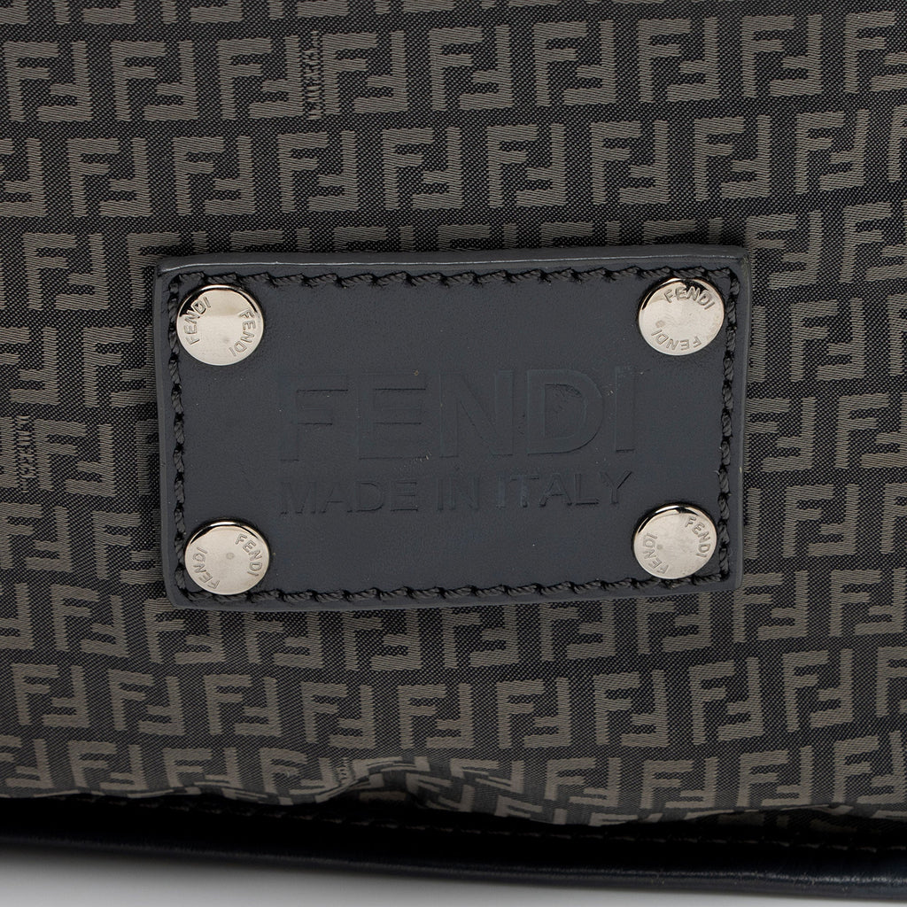 Fendi Nylon Zucchino Messenger (SHF-hFuRrv)