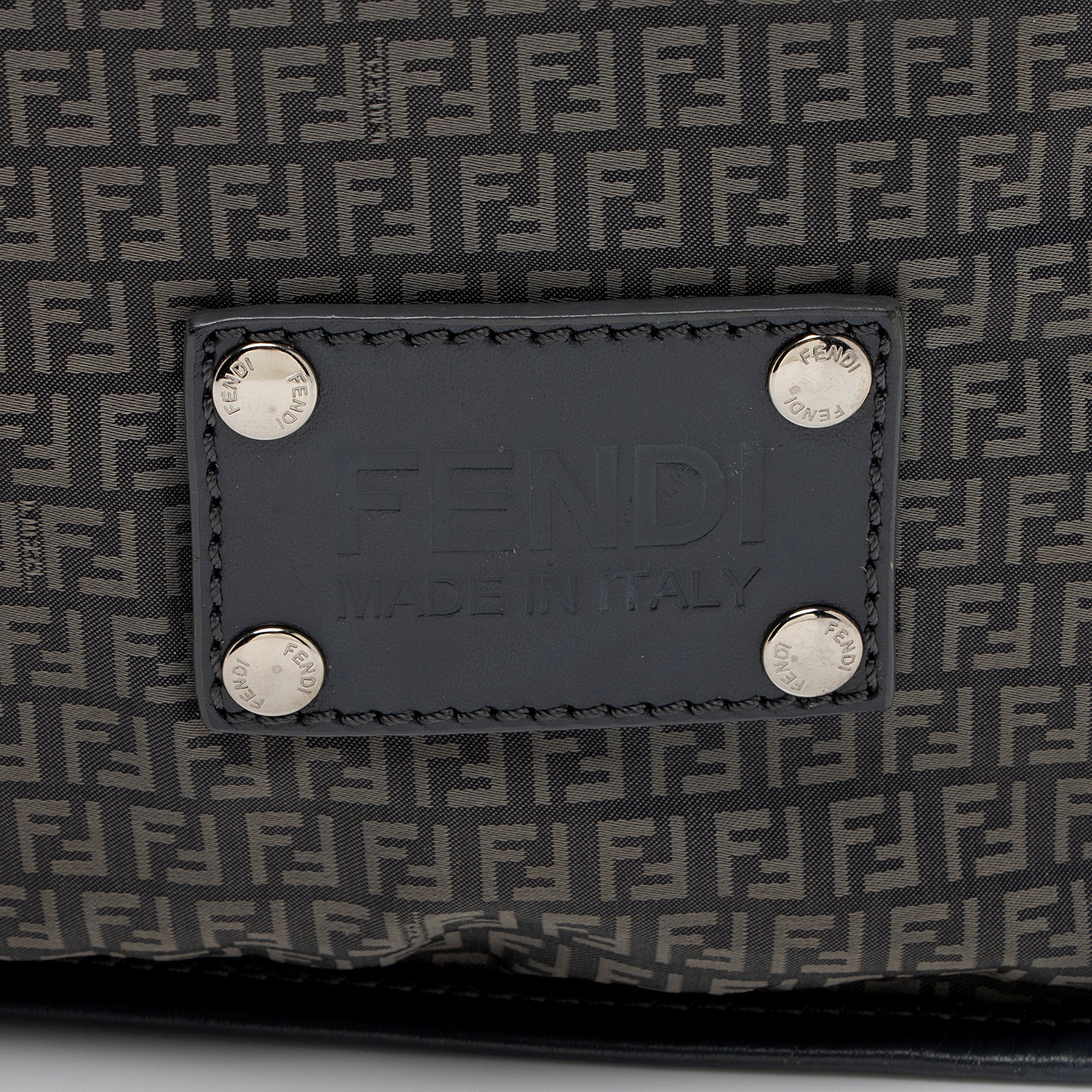 Fendi Nylon Zucchino Messenger (SHF-hFuRrv)