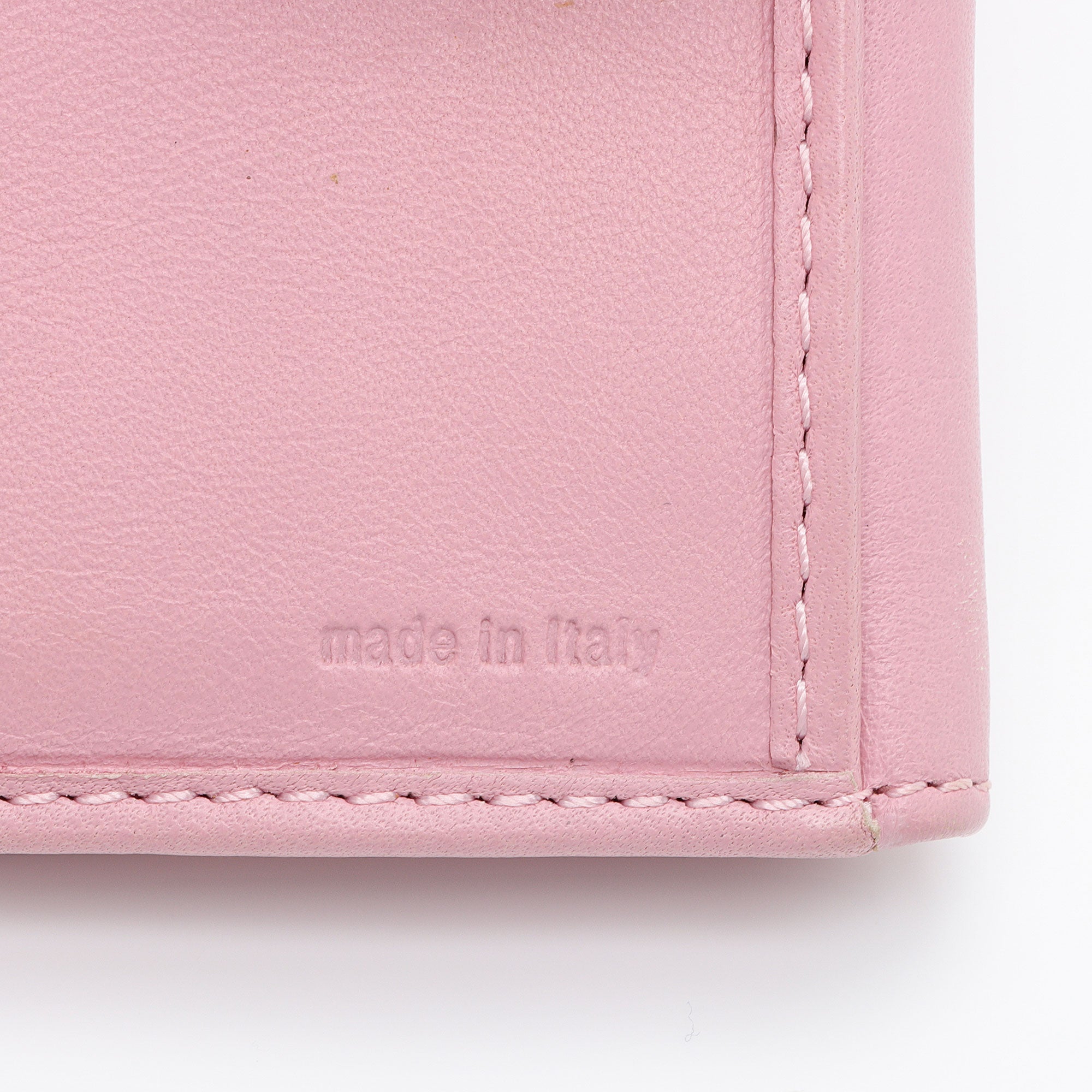 Fendi Perforated Leather Compact Wallet (SHF-ahsZFs)