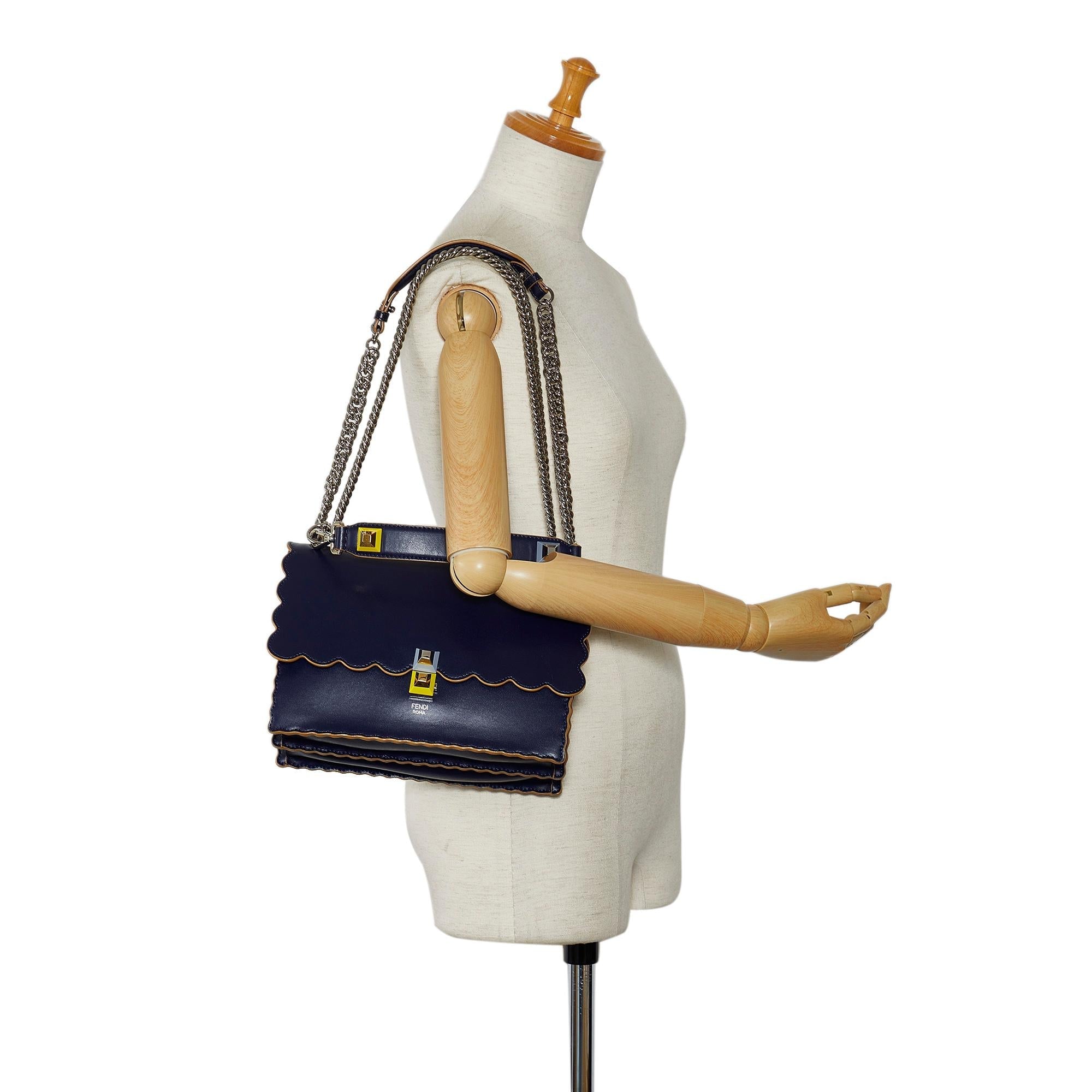 Fendi Scalloped Kan I Satchel (SHG-TUYgg3)