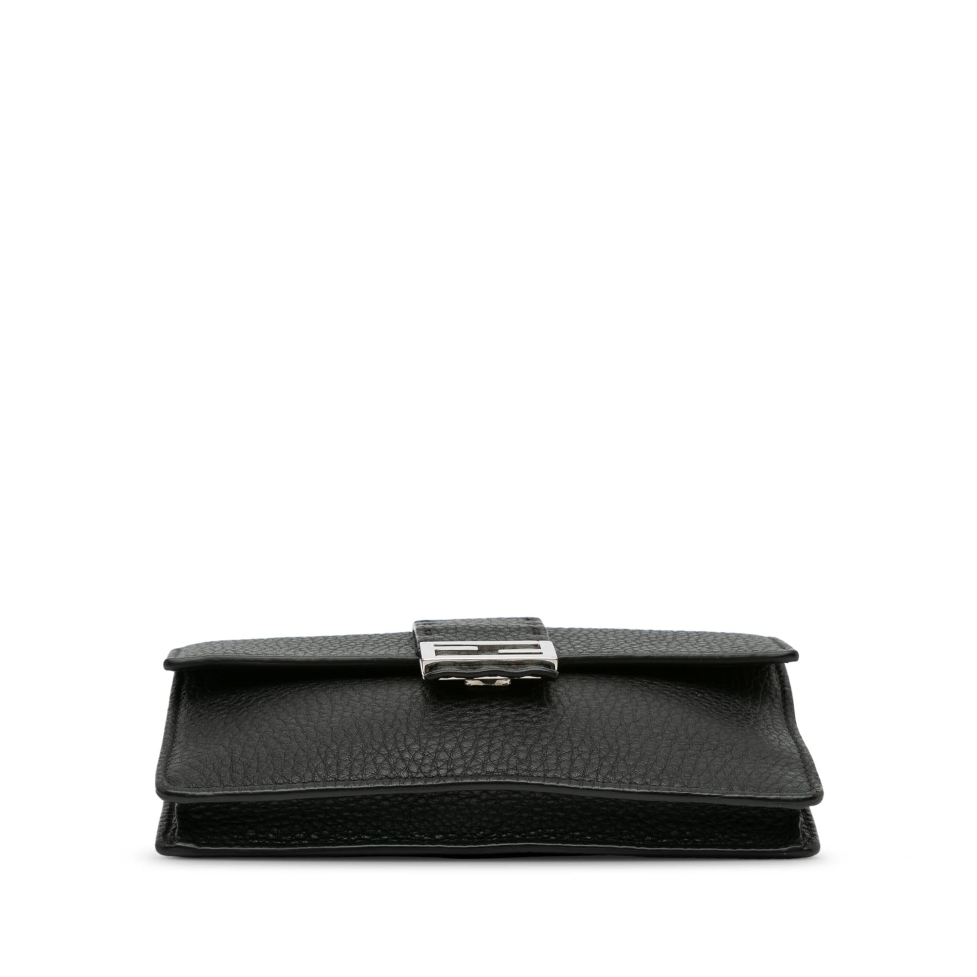 Fendi Selleria Flat Convertible Belt Baguette (SHG-Gfrcyv)