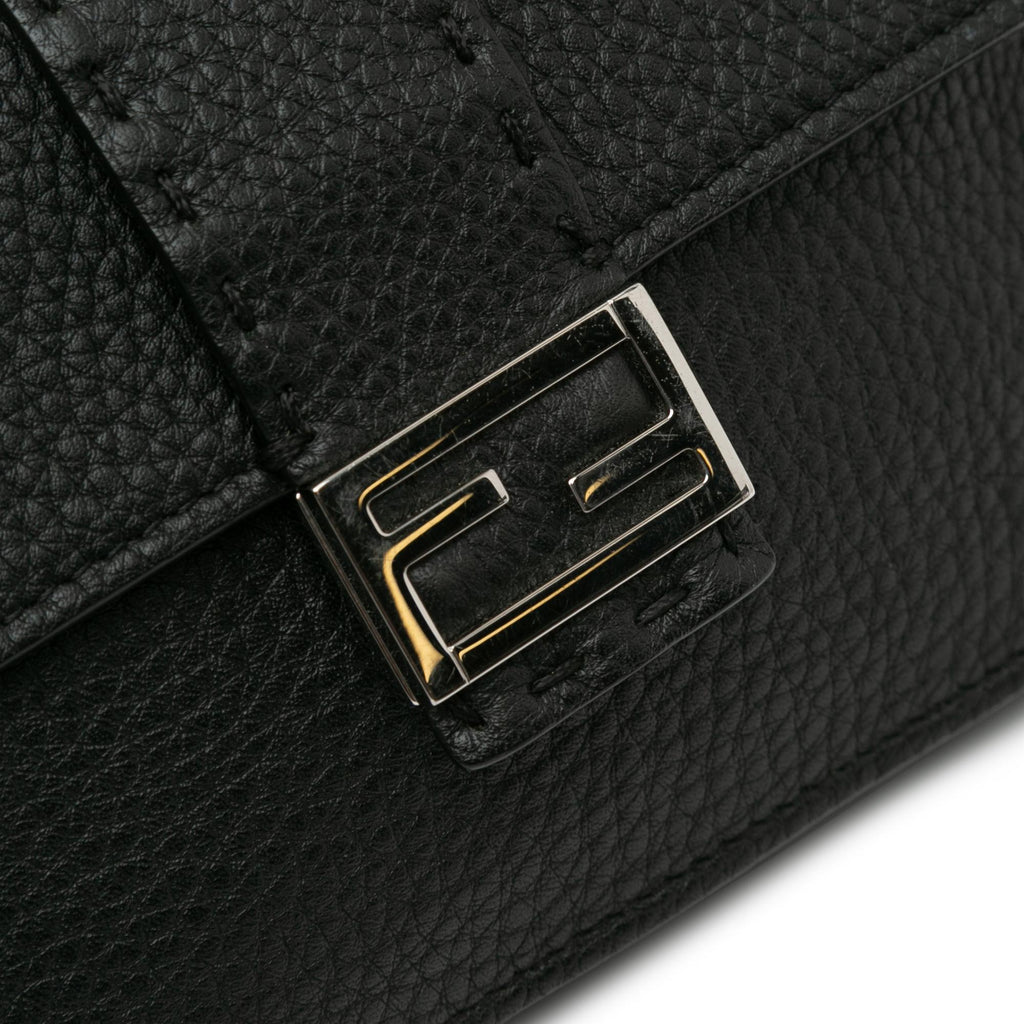 Fendi Selleria Flat Convertible Belt Baguette (SHG-Gfrcyv)